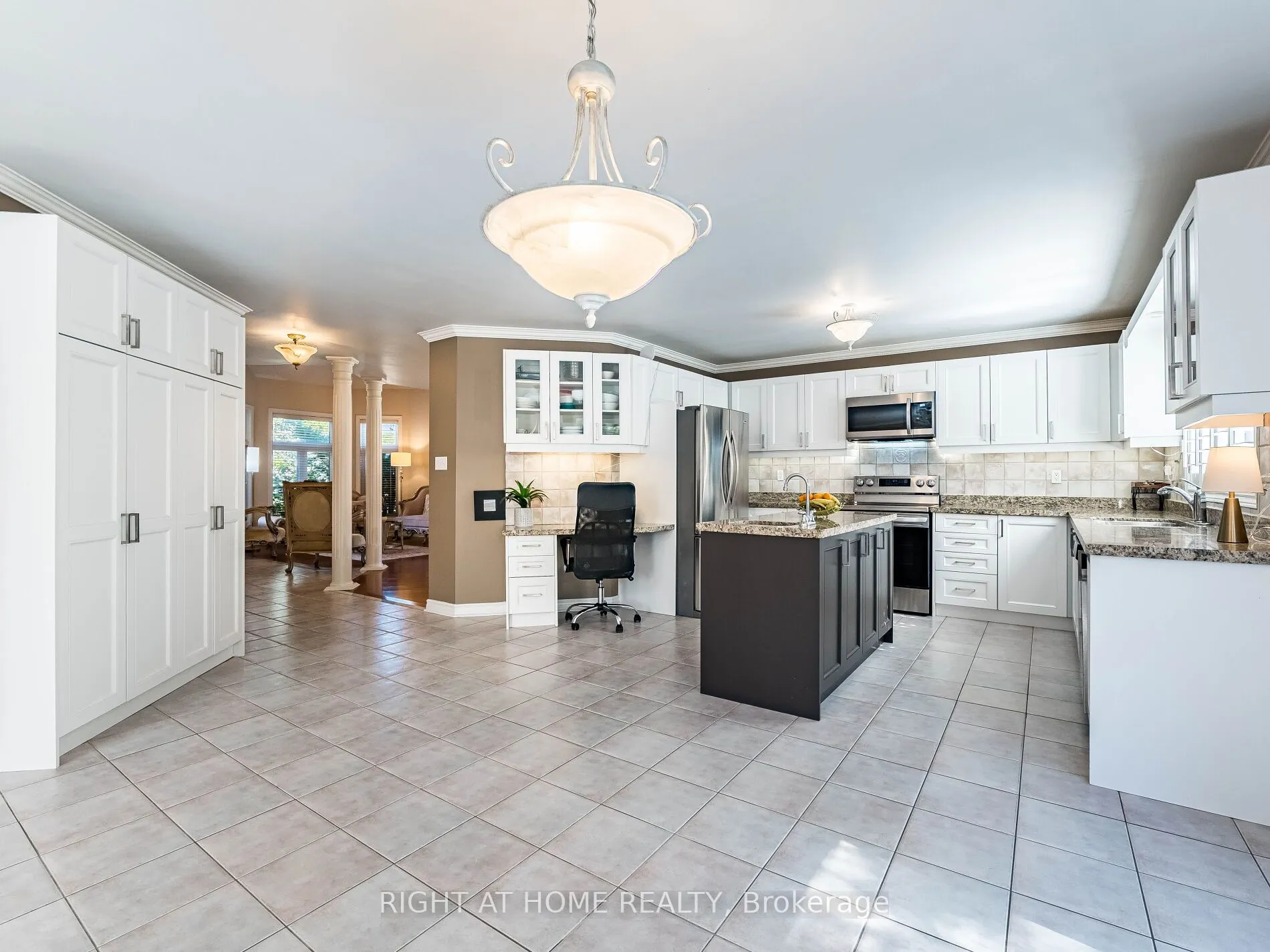2204 Carpenters Circle