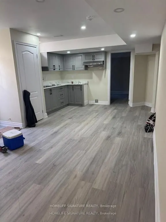 8 Moorhart Crescent, #Basement