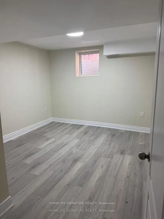 8 Moorhart Crescent, #Basement