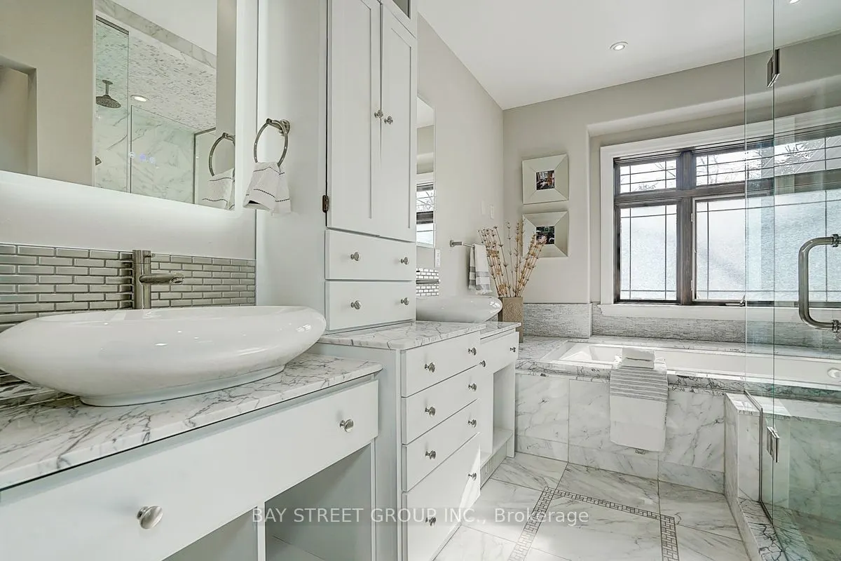 452 Avon Crescent