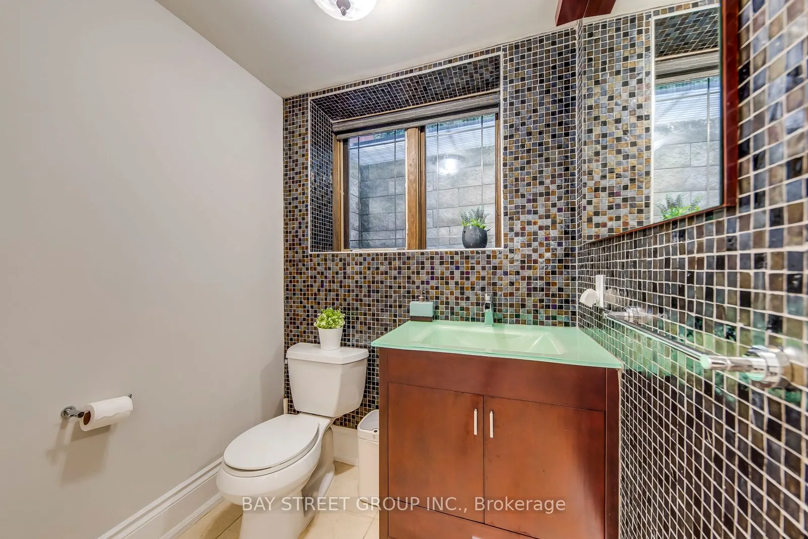 452 Avon Crescent