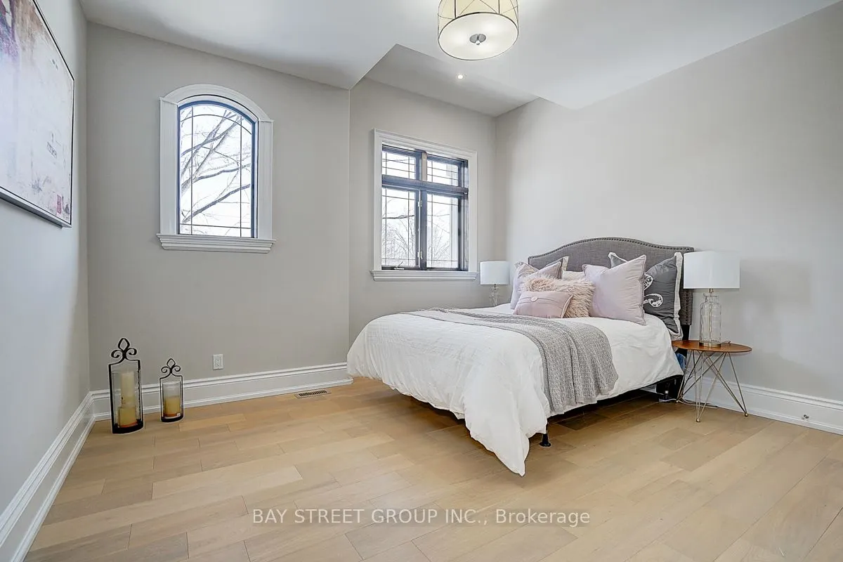 452 Avon Crescent