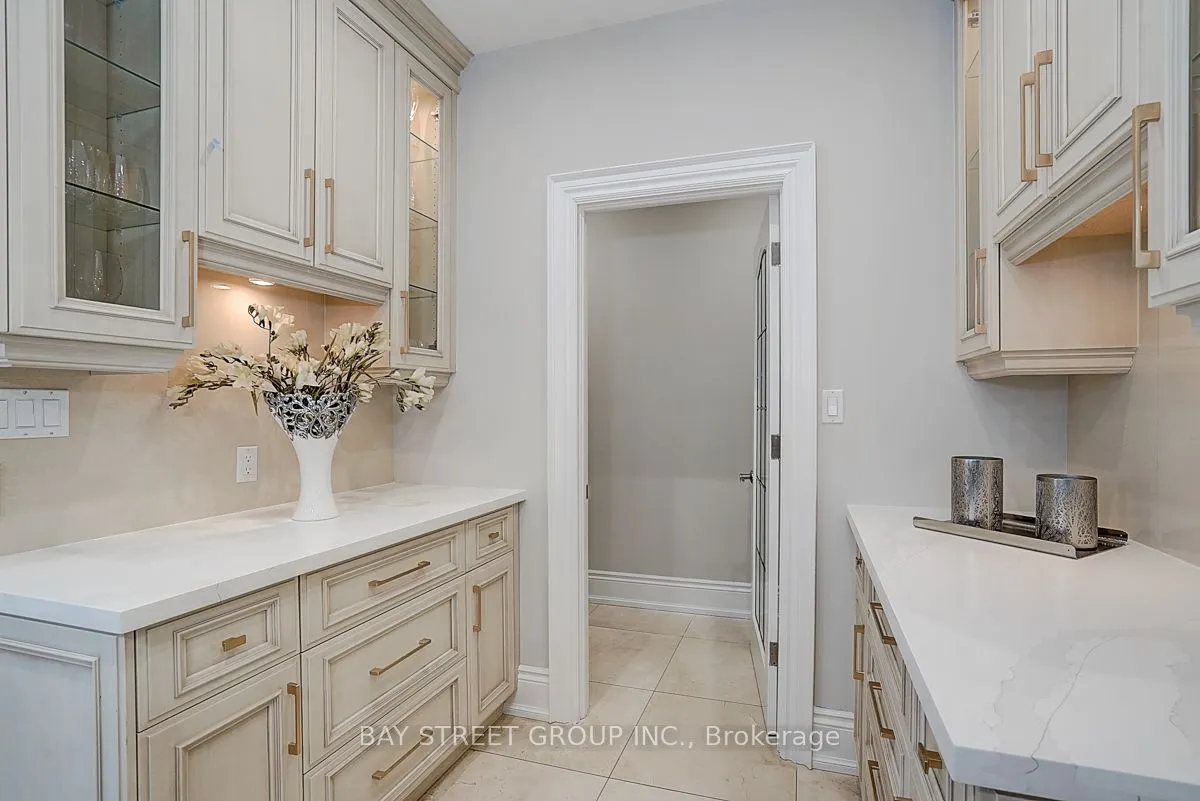 452 Avon Crescent