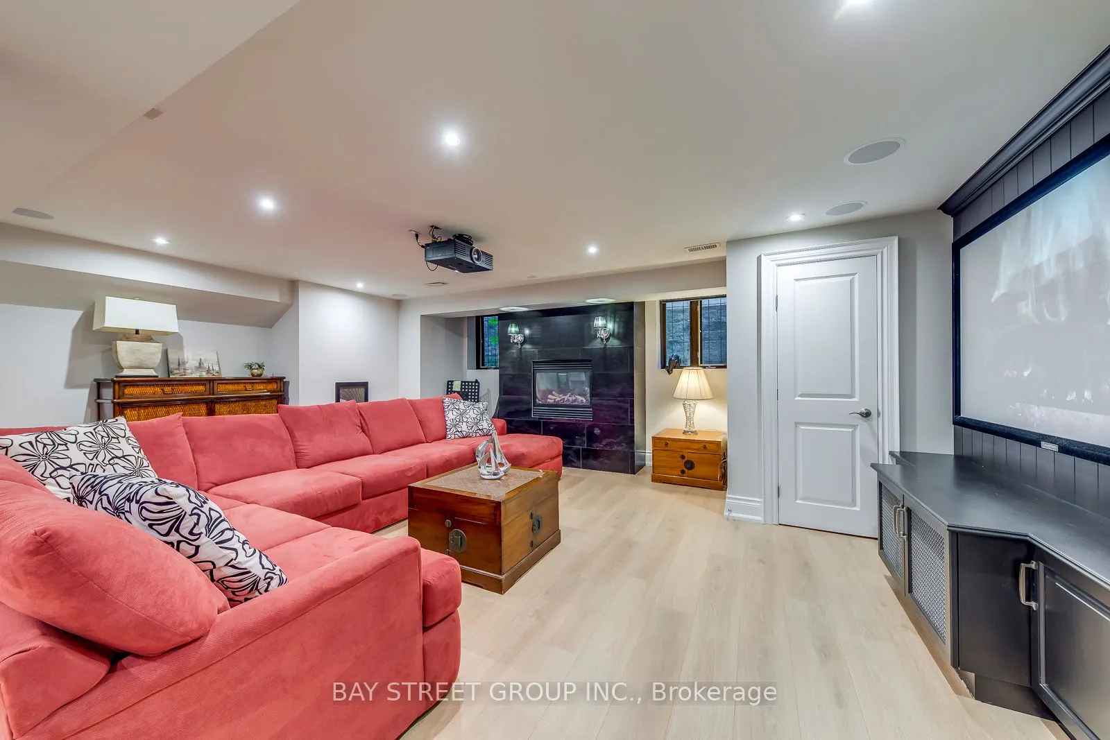 452 Avon Crescent