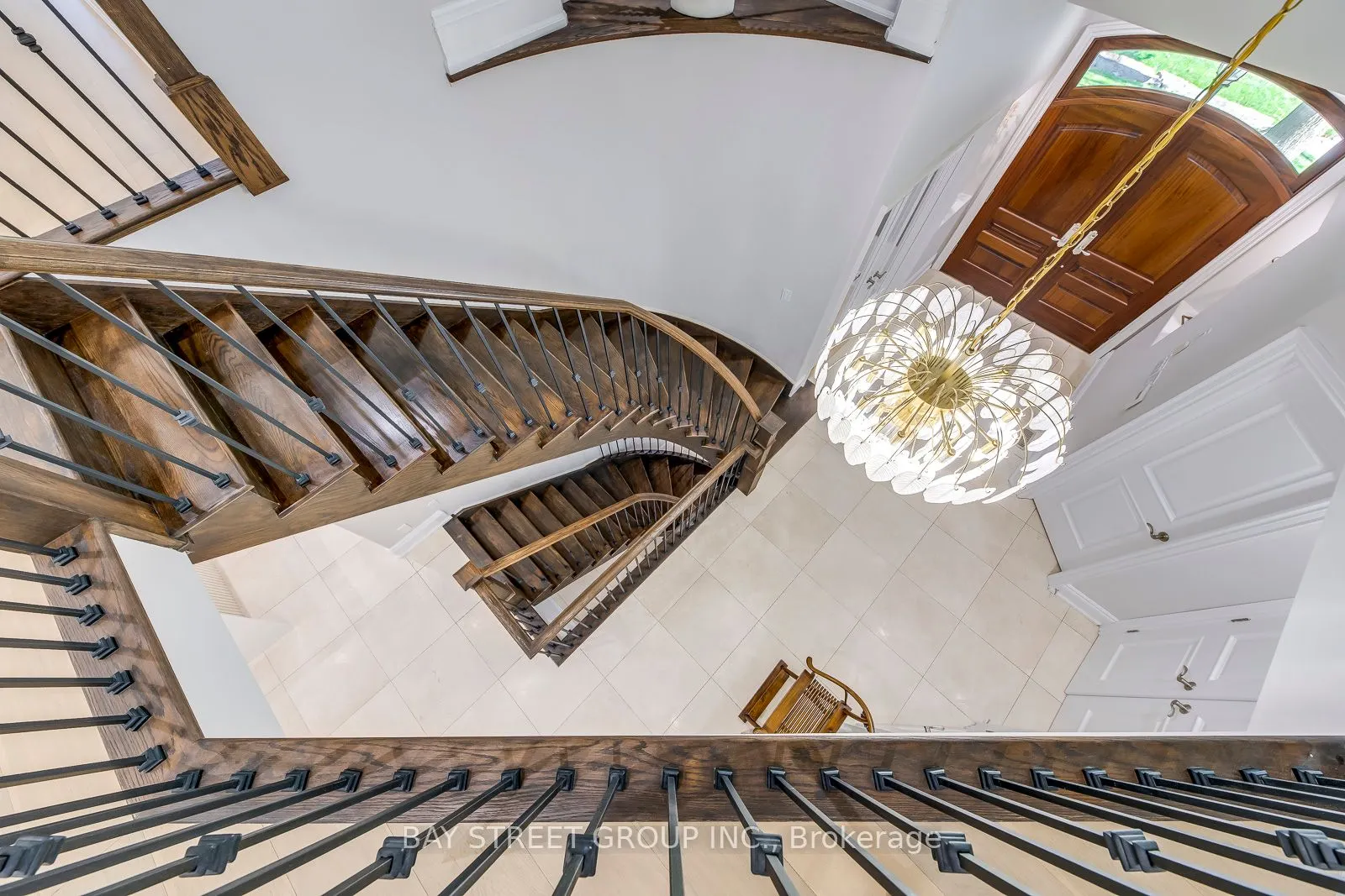 452 Avon Crescent