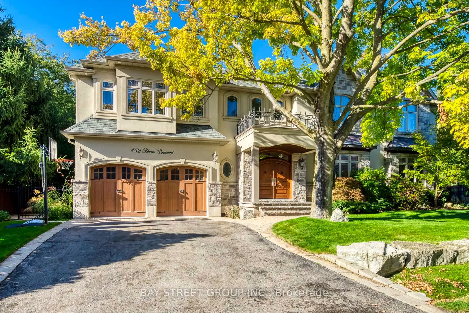 452 Avon Crescent