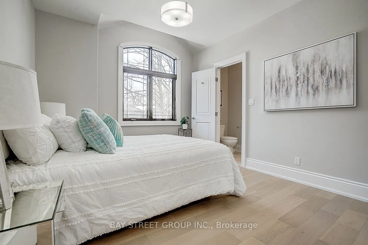 452 Avon Crescent