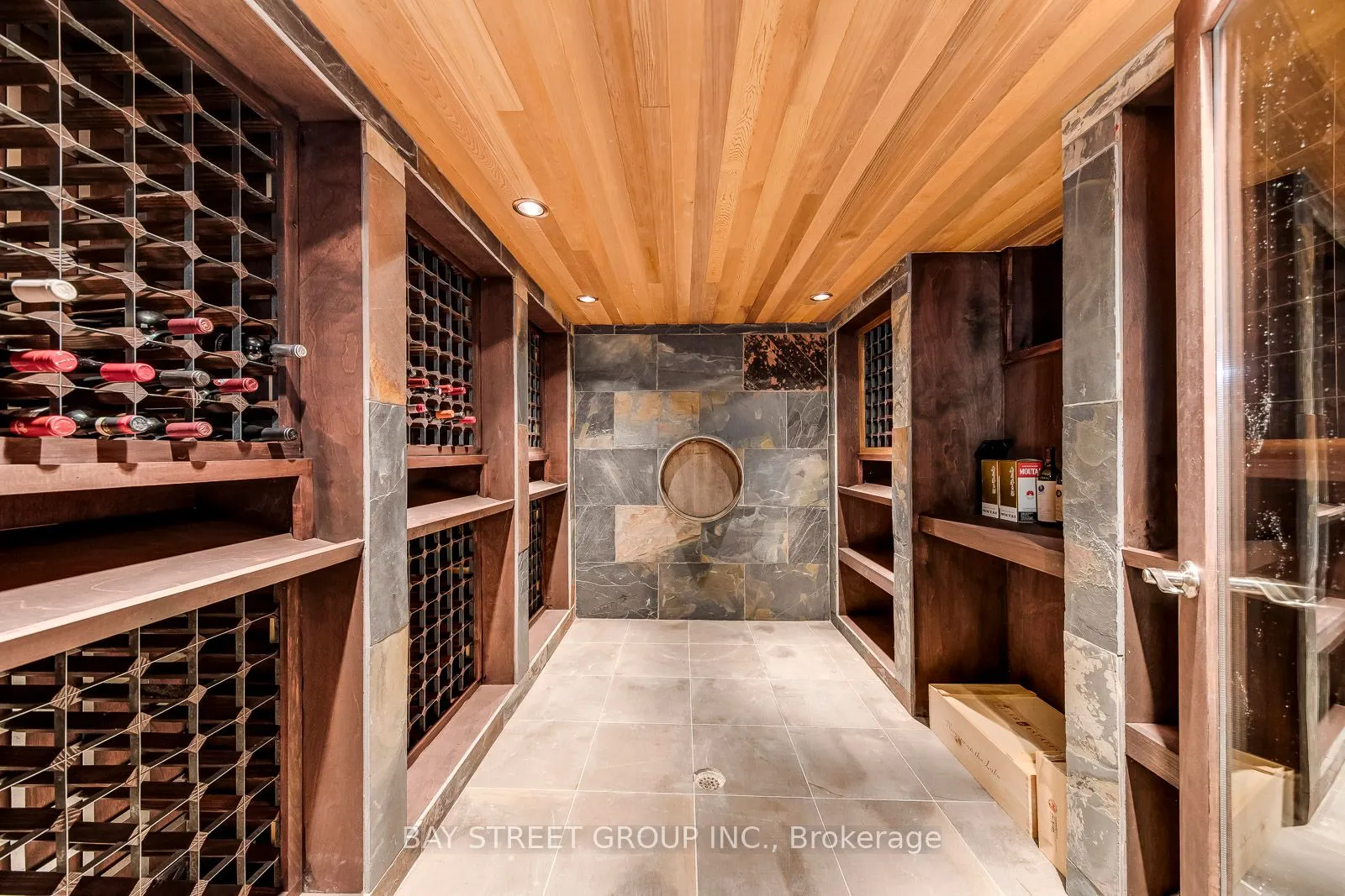 452 Avon Crescent