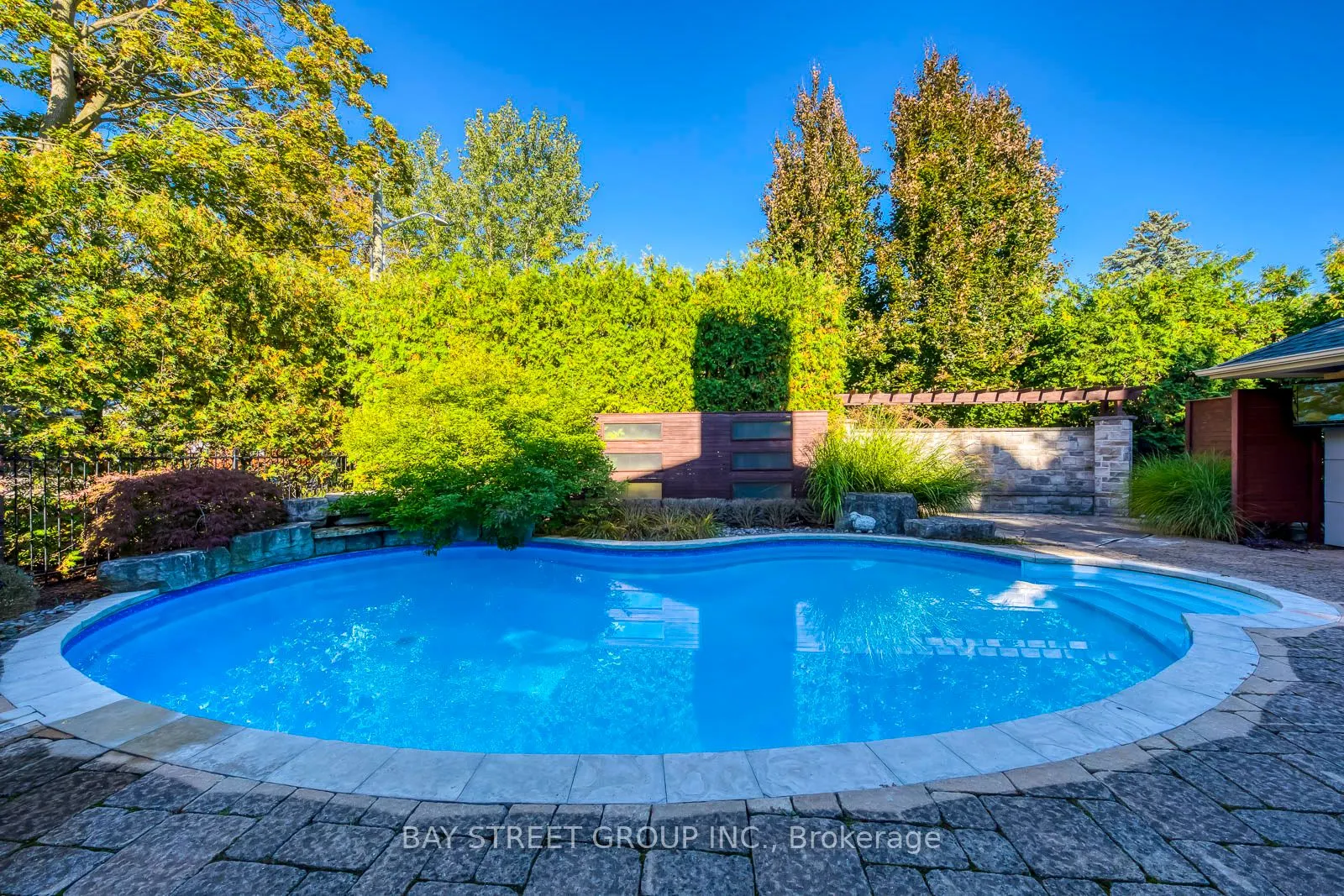452 Avon Crescent