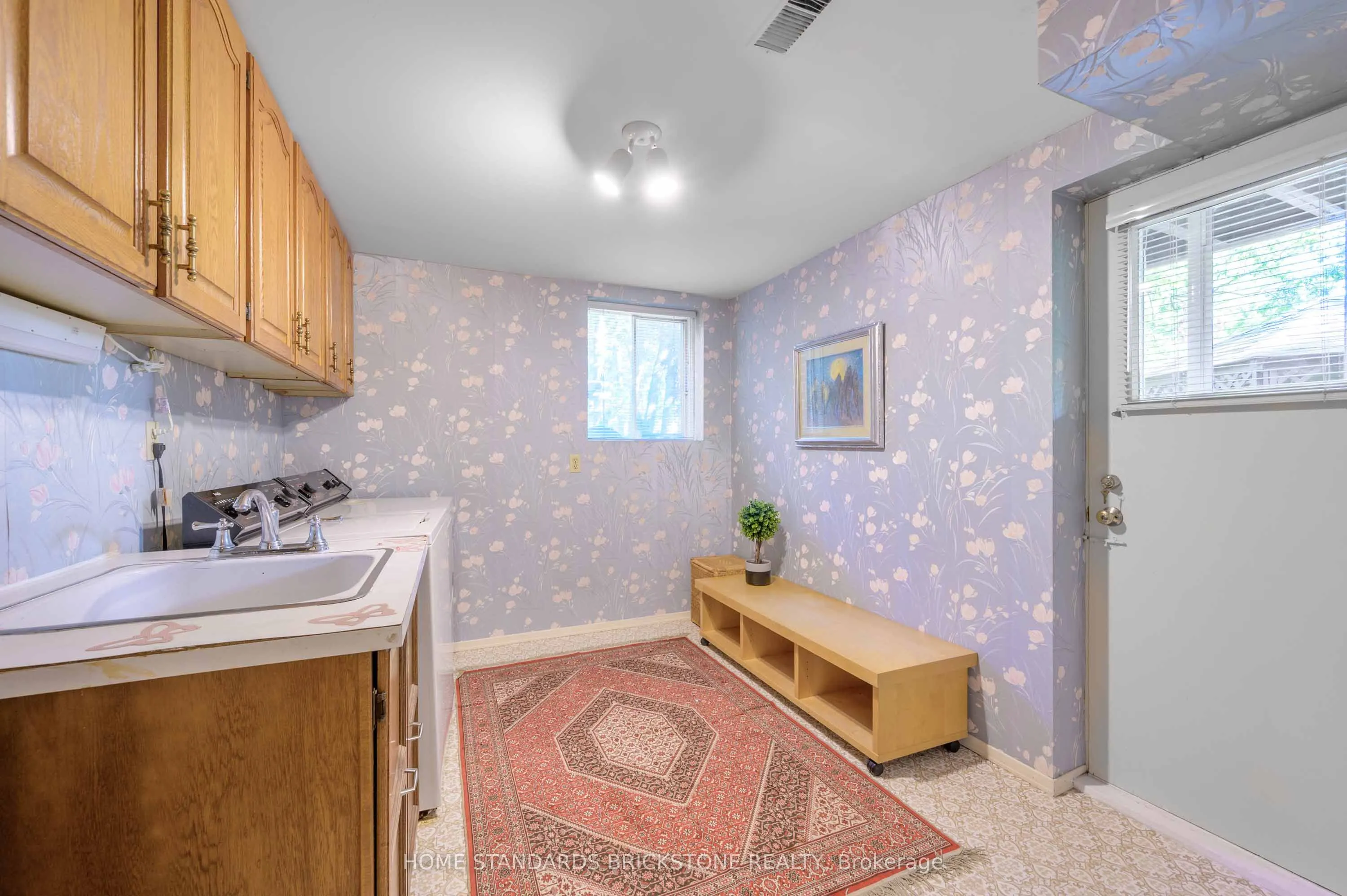 5 POPLAR HEIGHTS Drive
