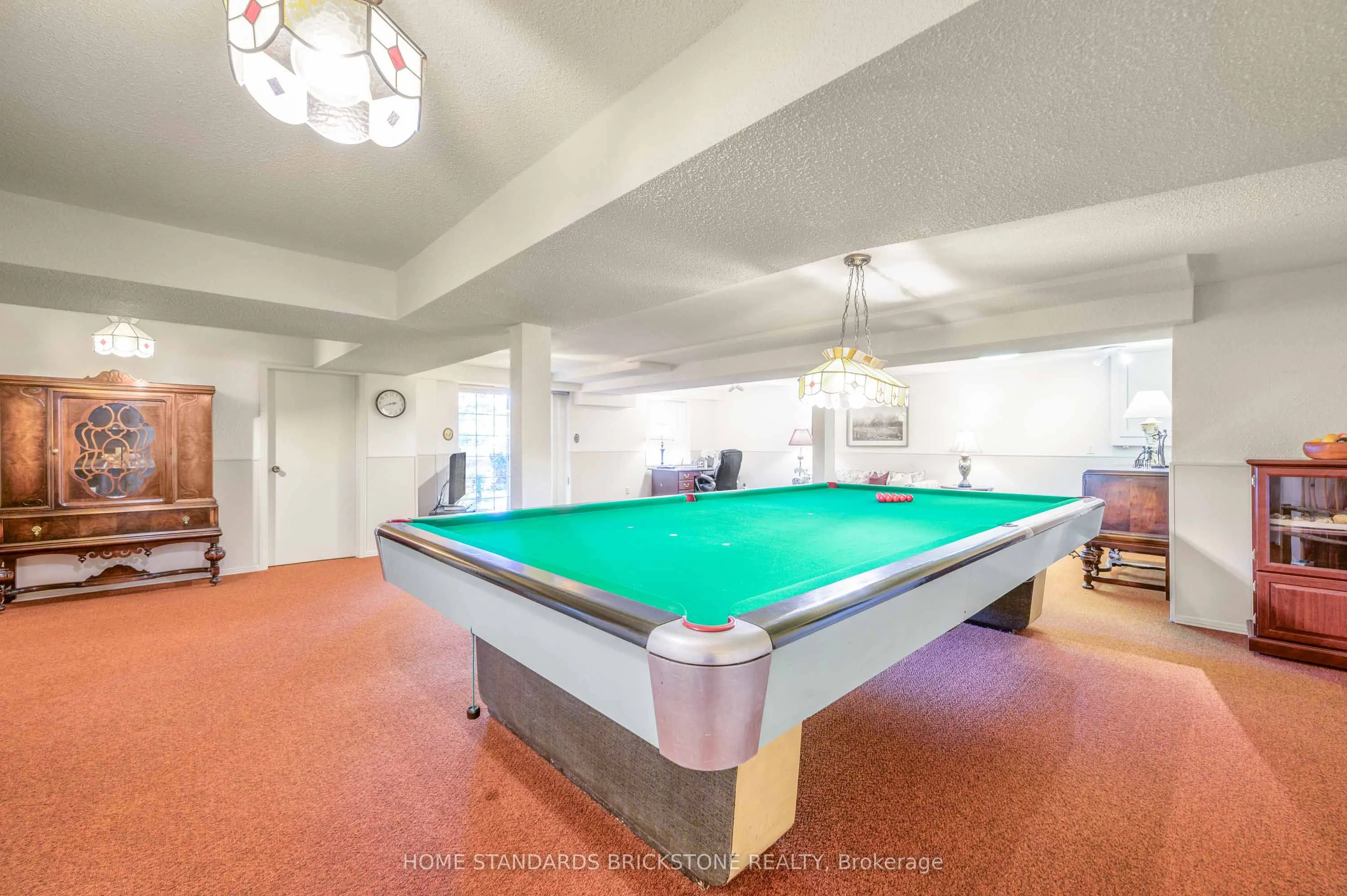 5 POPLAR HEIGHTS Drive