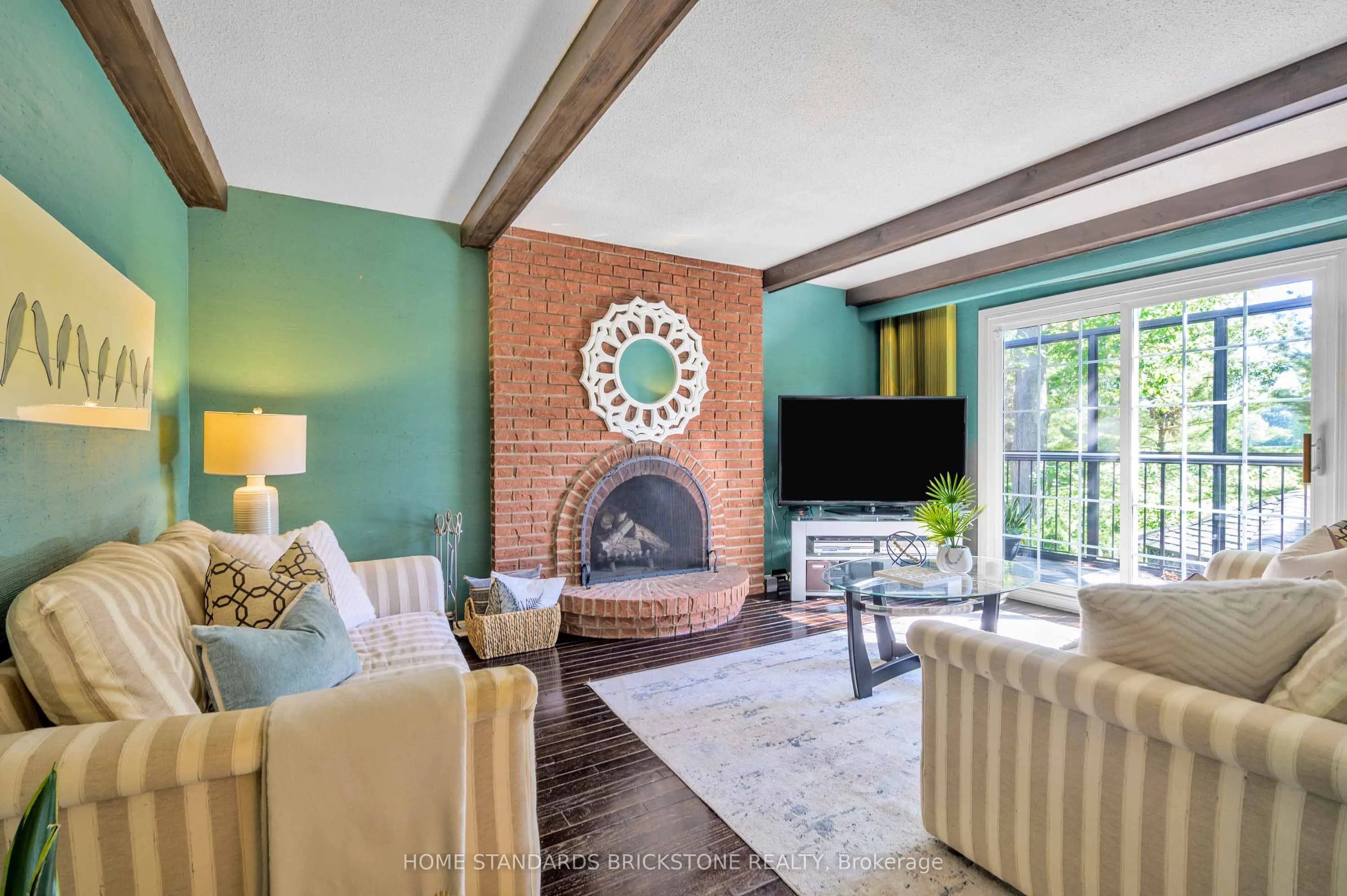 5 POPLAR HEIGHTS Drive
