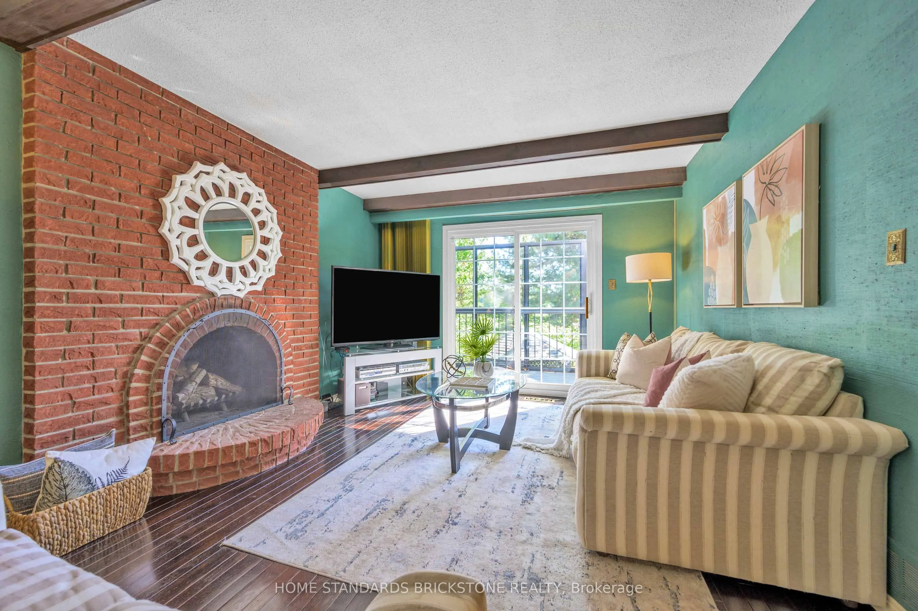 5 POPLAR HEIGHTS Drive