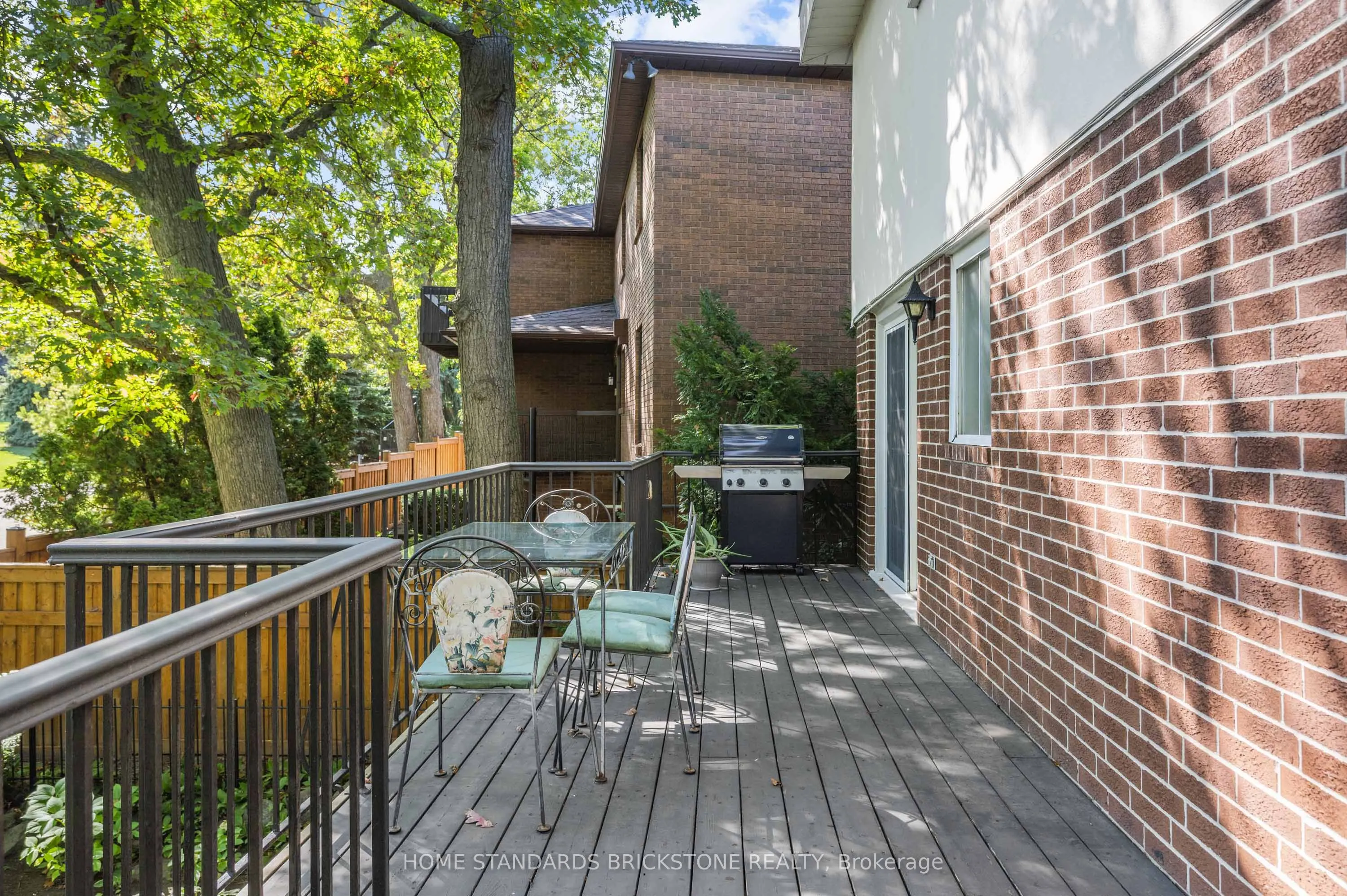 5 POPLAR HEIGHTS Drive