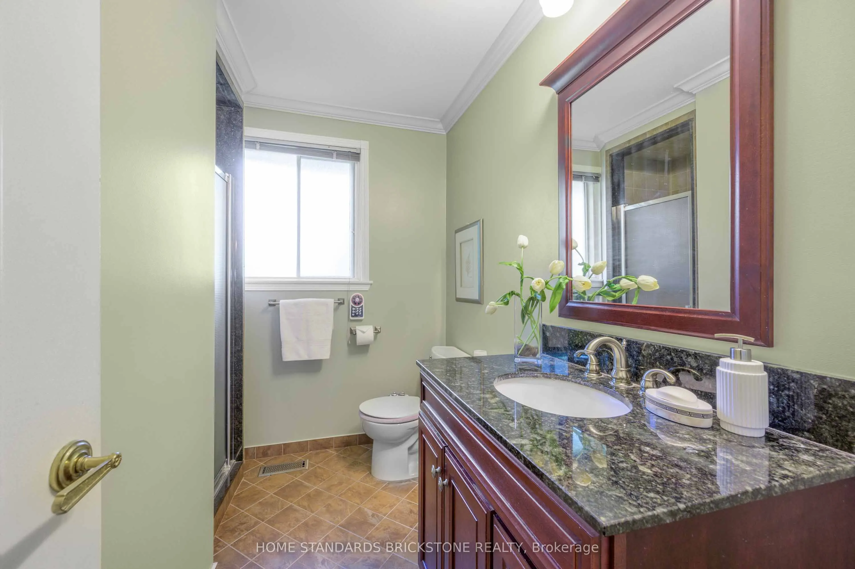 5 POPLAR HEIGHTS Drive