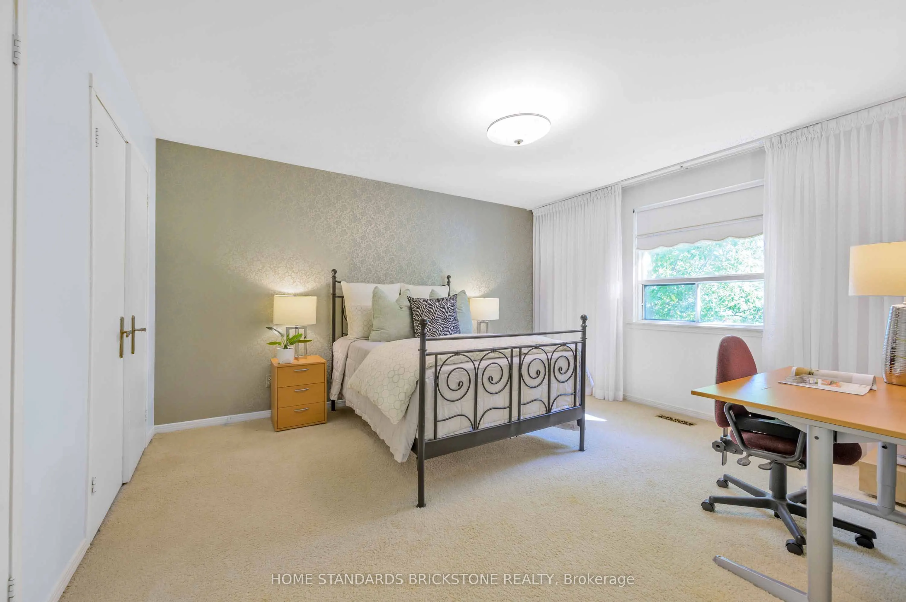 5 POPLAR HEIGHTS Drive