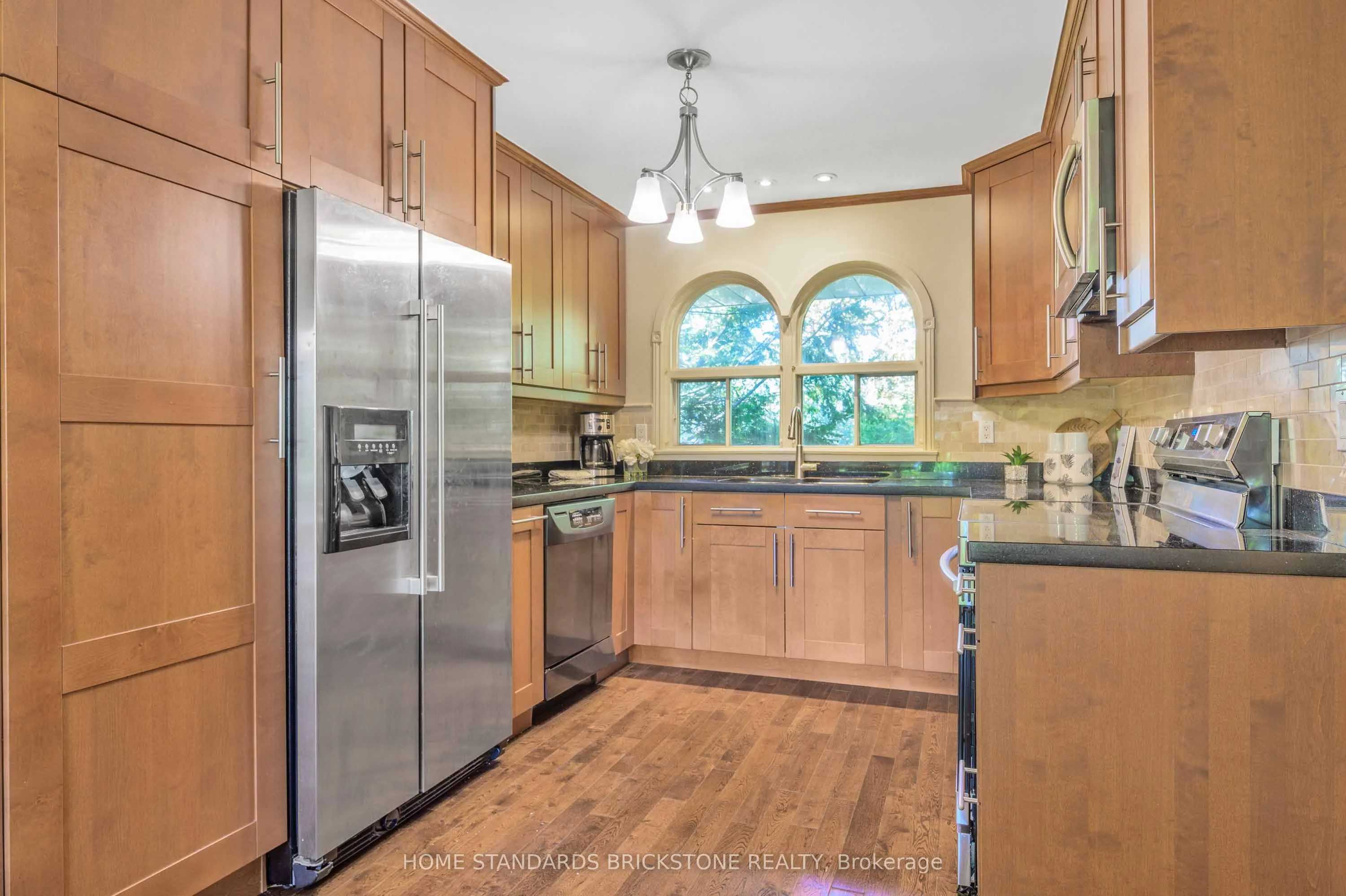 5 POPLAR HEIGHTS Drive