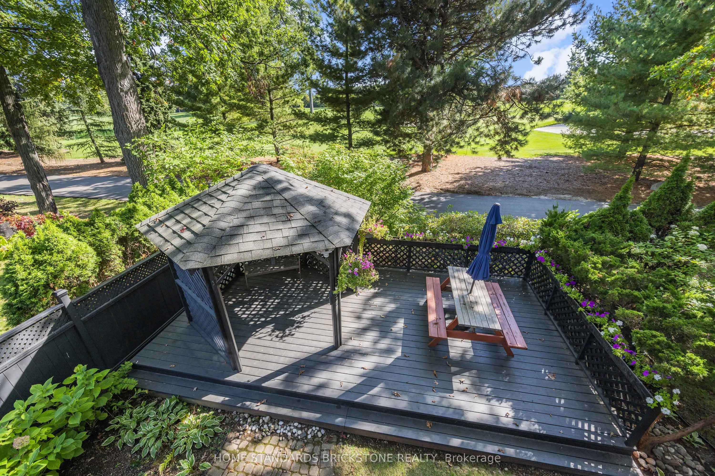 5 POPLAR HEIGHTS Drive