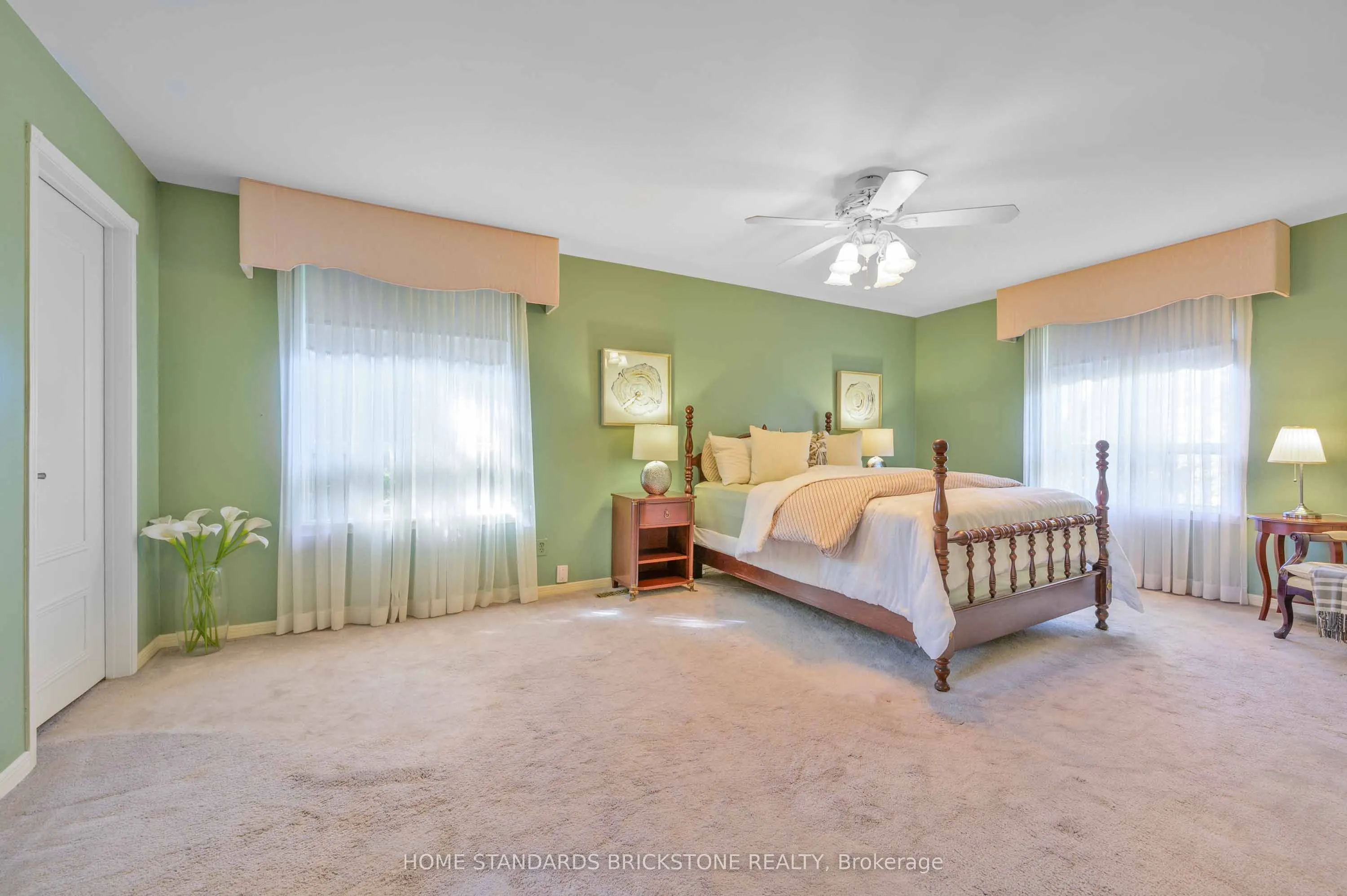 5 POPLAR HEIGHTS Drive