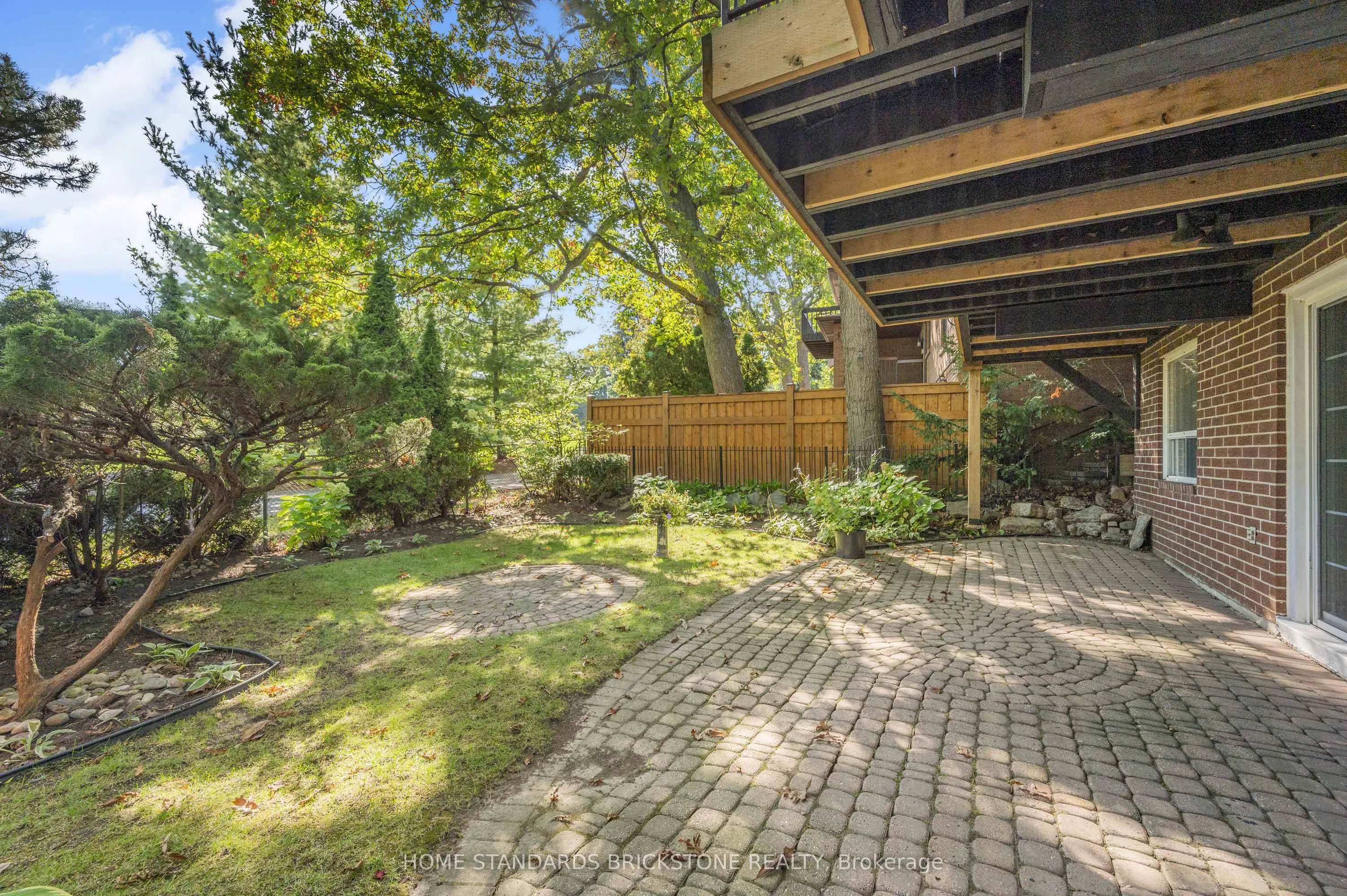 5 POPLAR HEIGHTS Drive