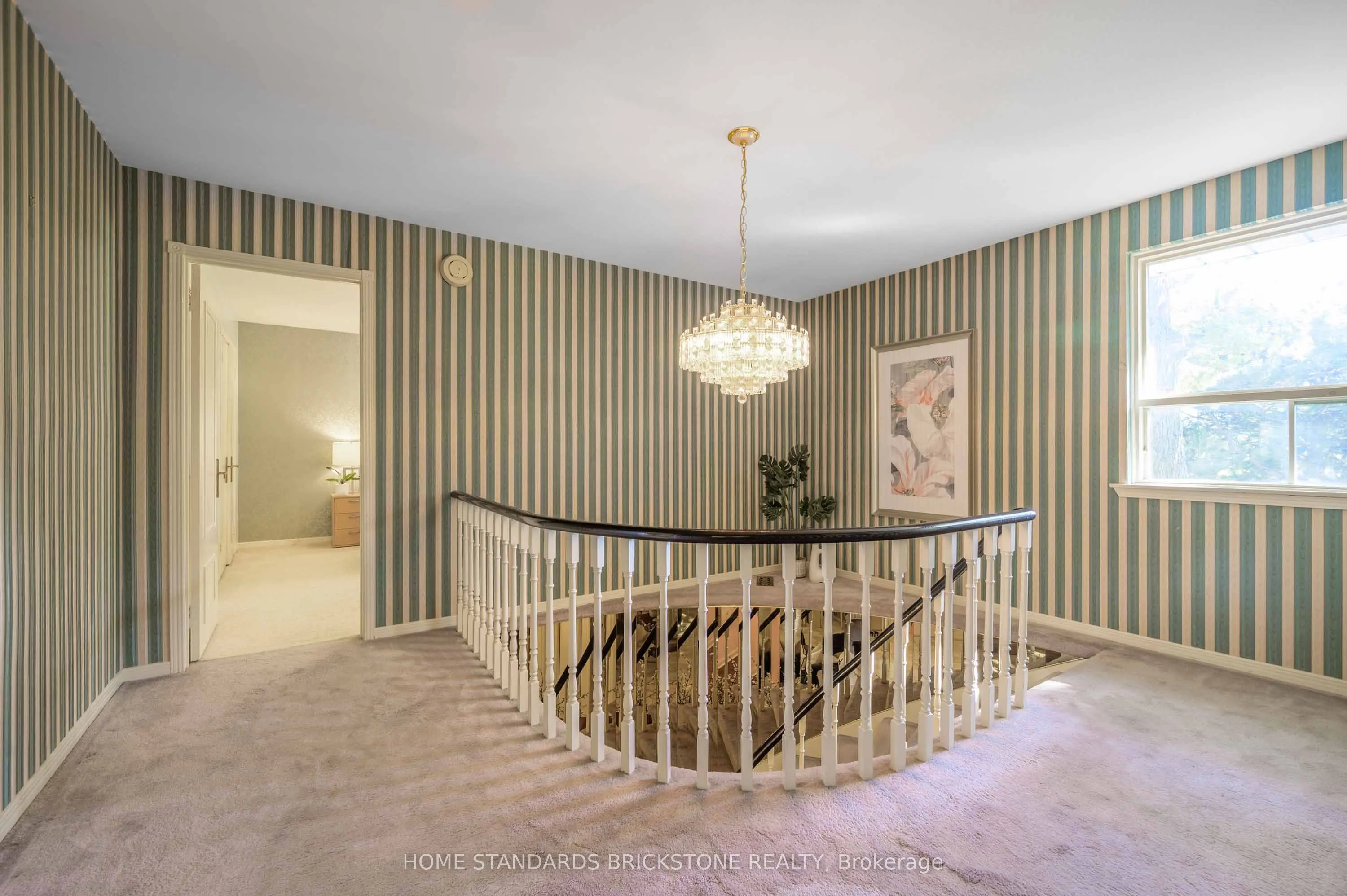 5 POPLAR HEIGHTS Drive