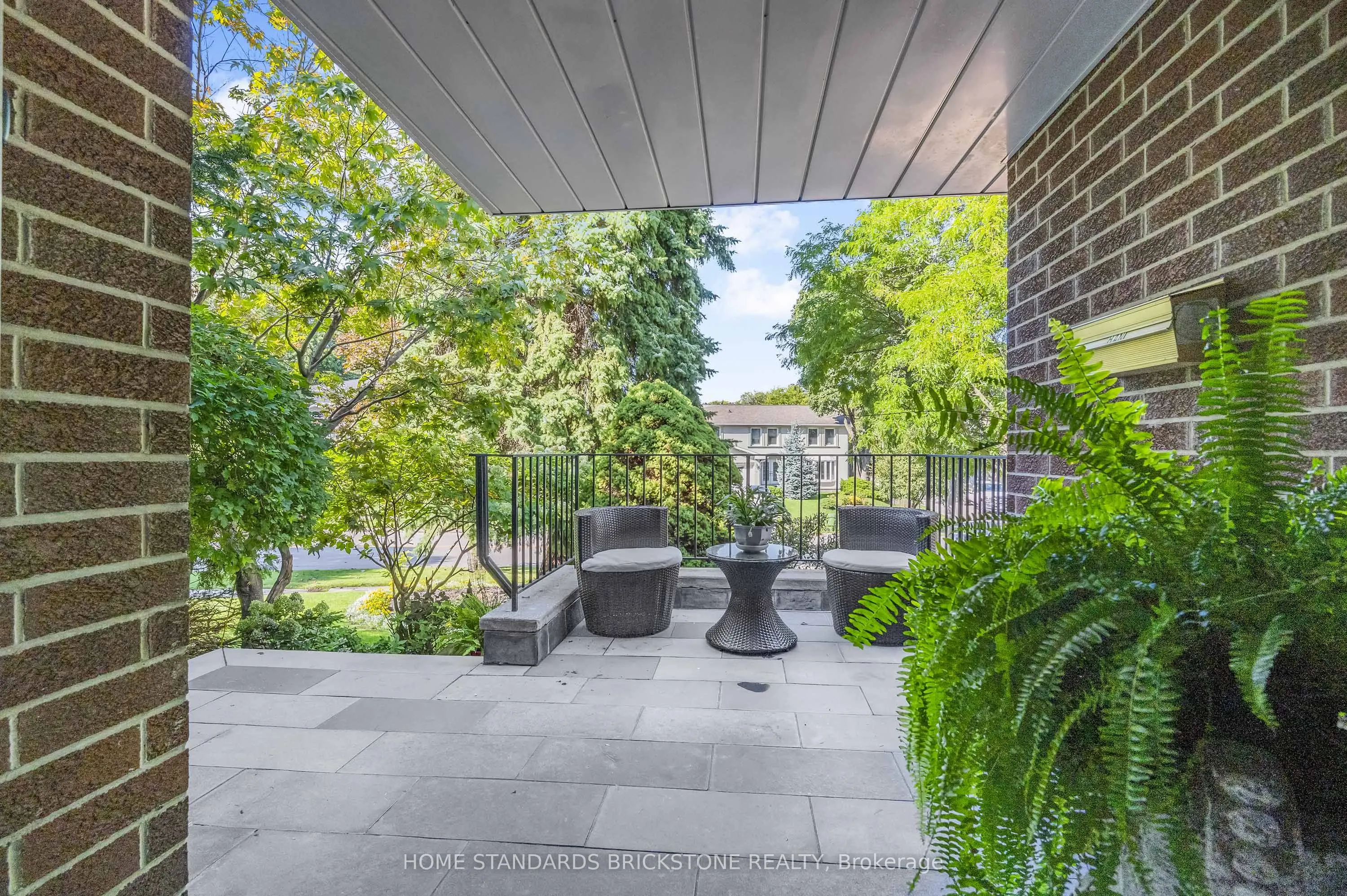 5 POPLAR HEIGHTS Drive