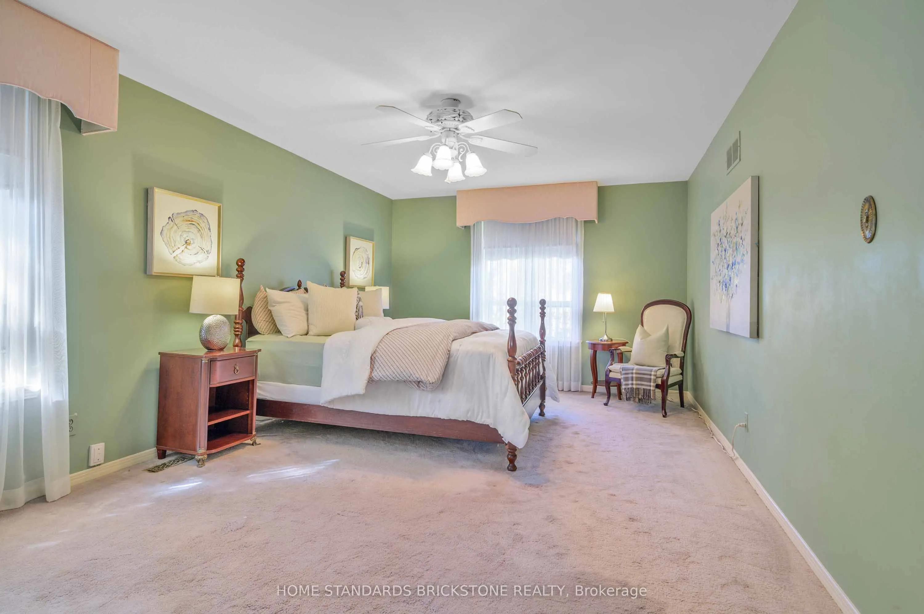 5 POPLAR HEIGHTS Drive