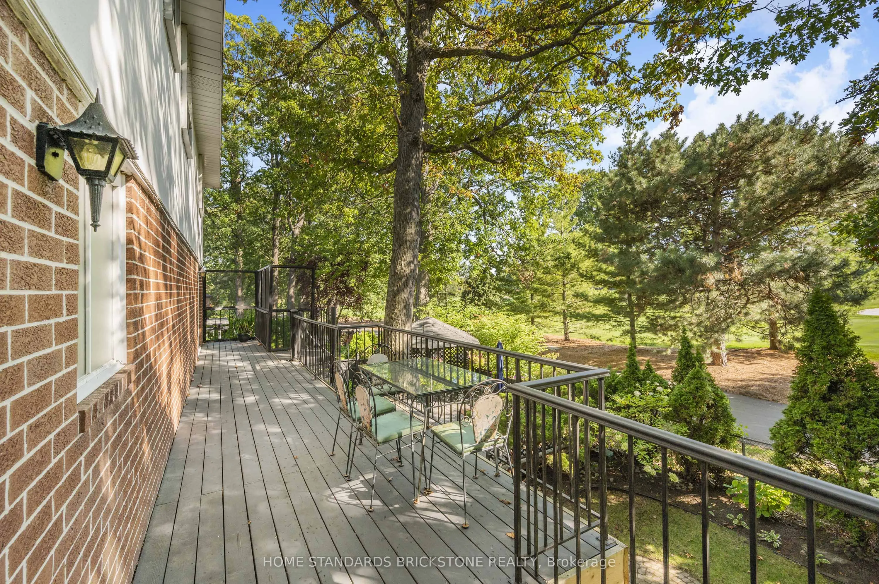 5 POPLAR HEIGHTS Drive