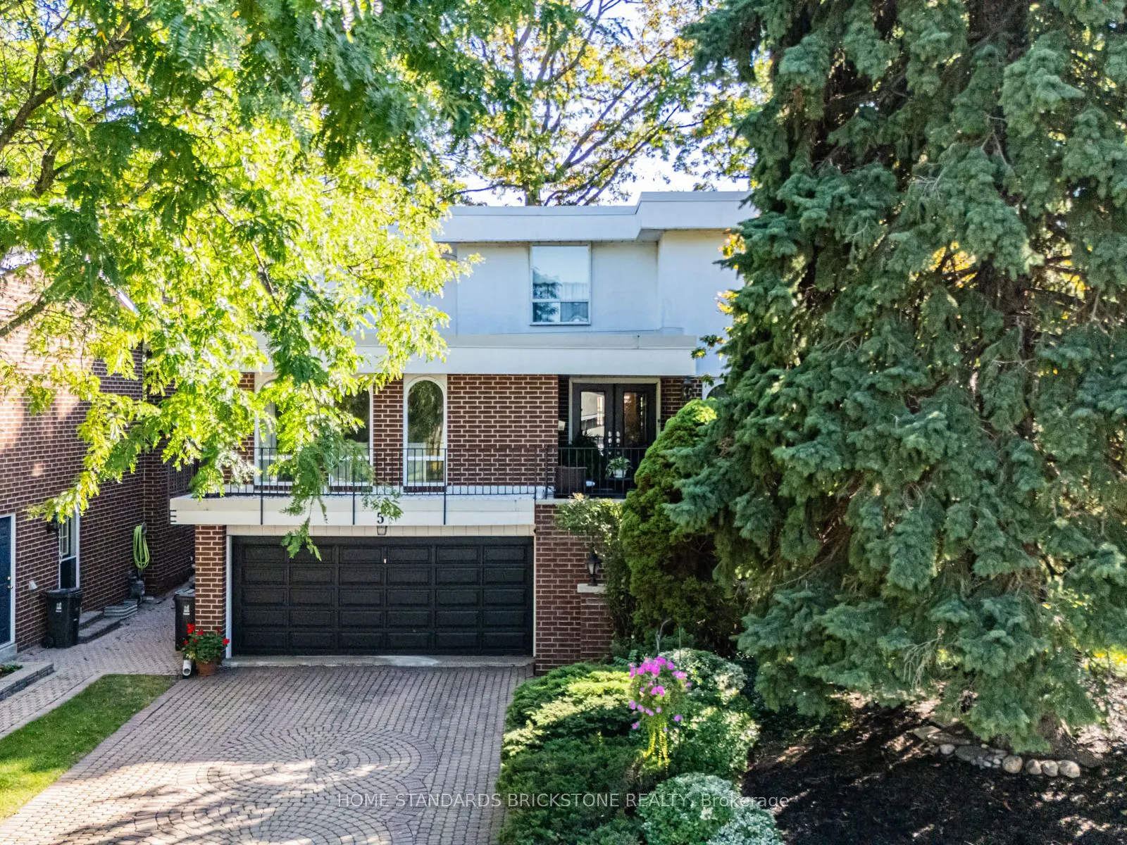 5 POPLAR HEIGHTS Drive