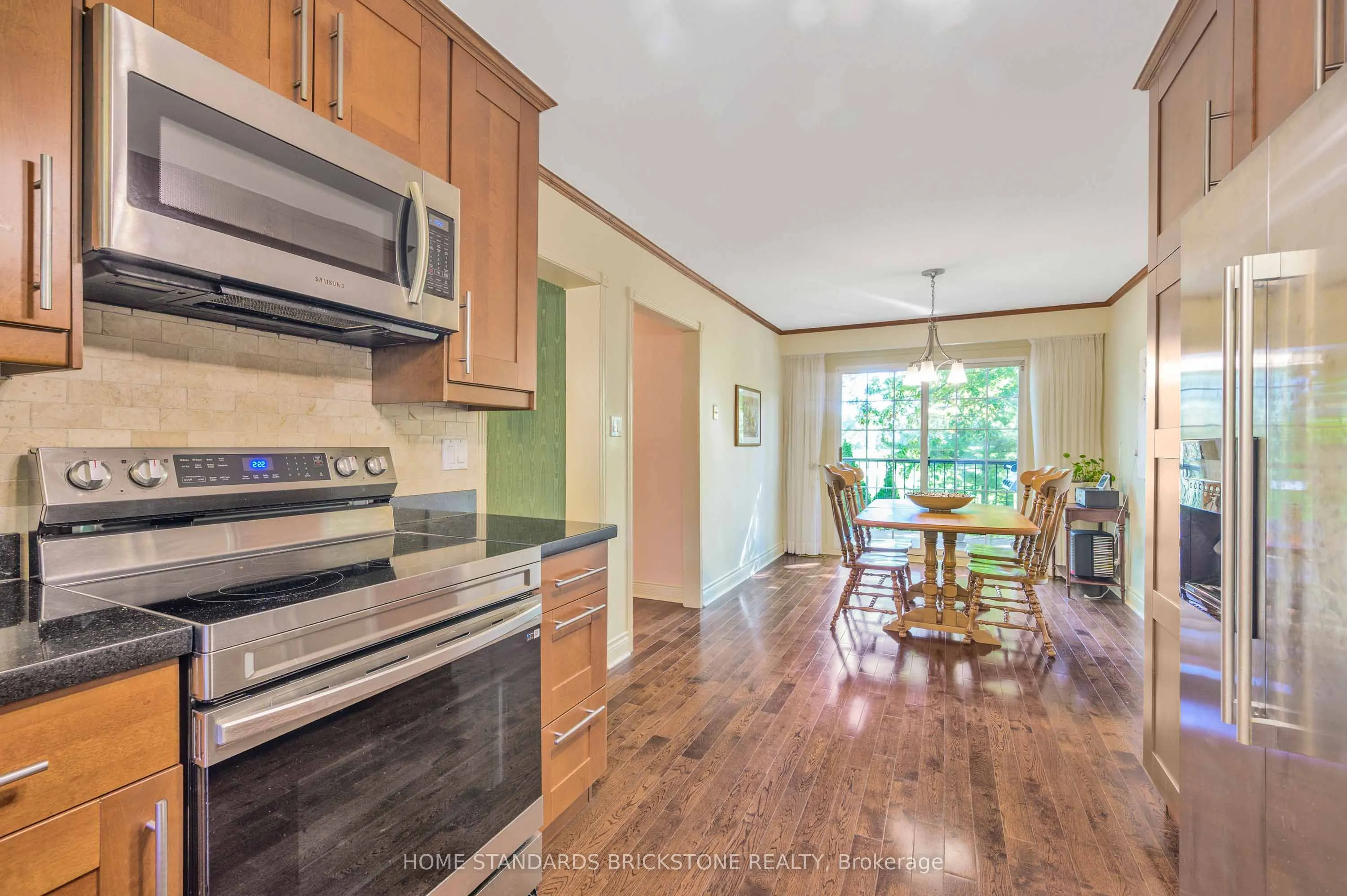 5 POPLAR HEIGHTS Drive