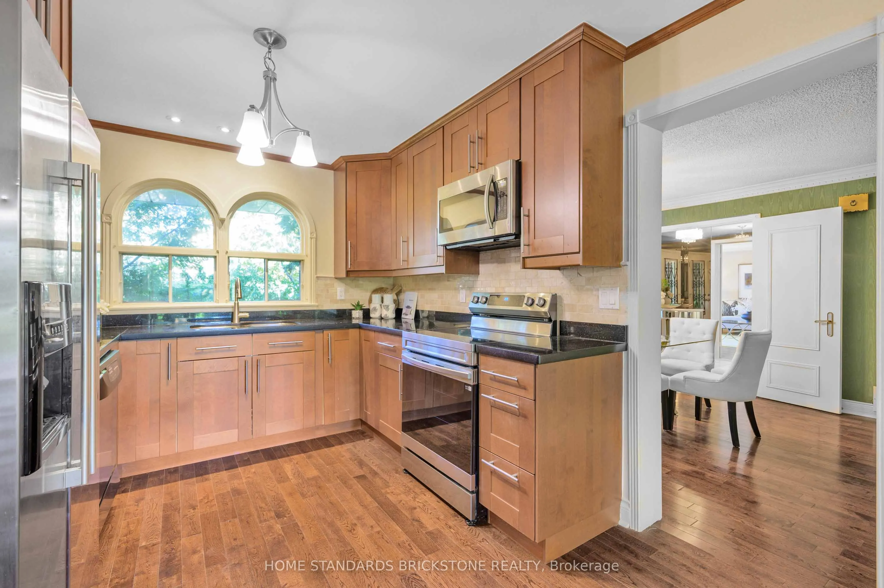 5 POPLAR HEIGHTS Drive