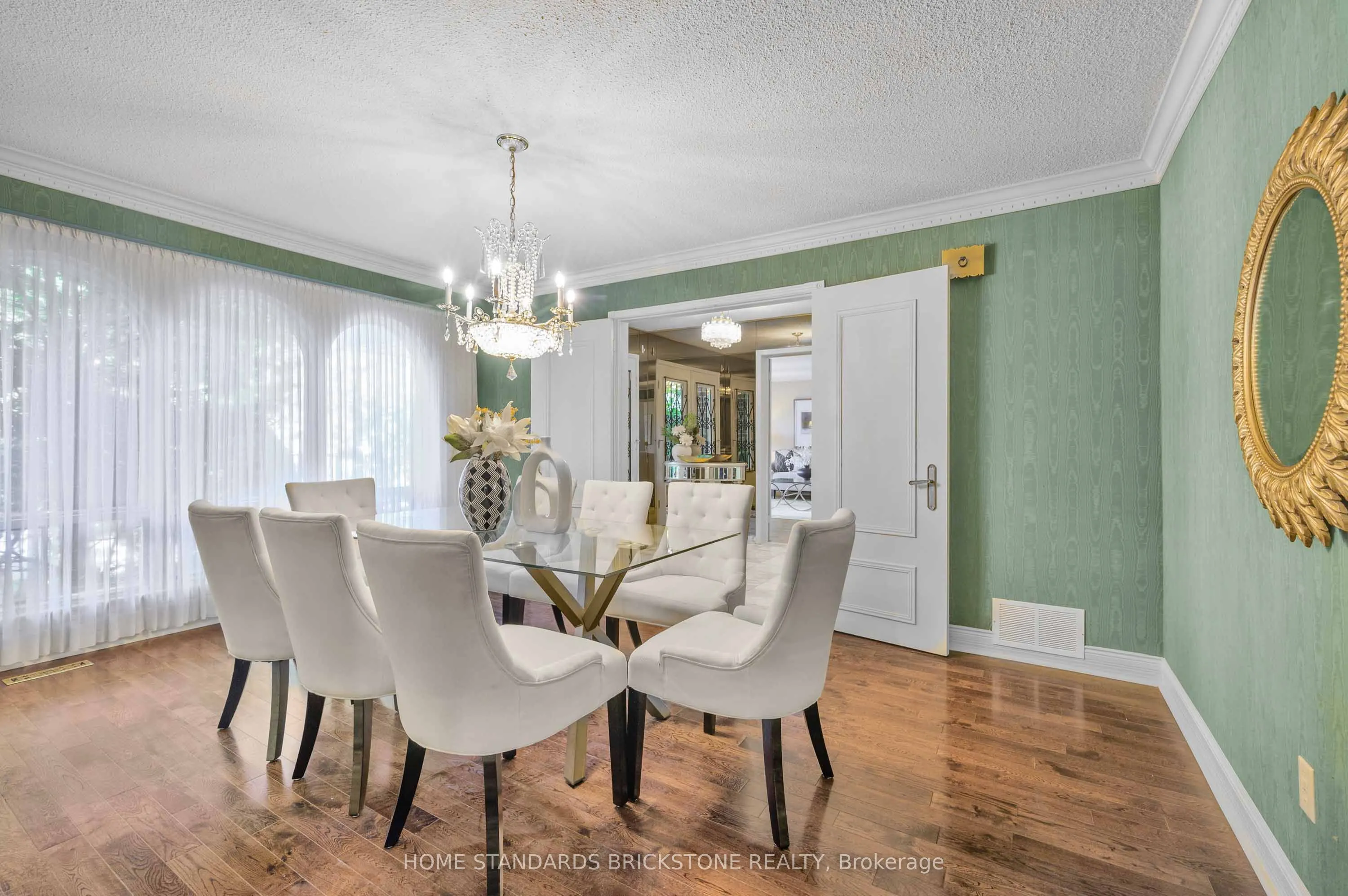 5 POPLAR HEIGHTS Drive