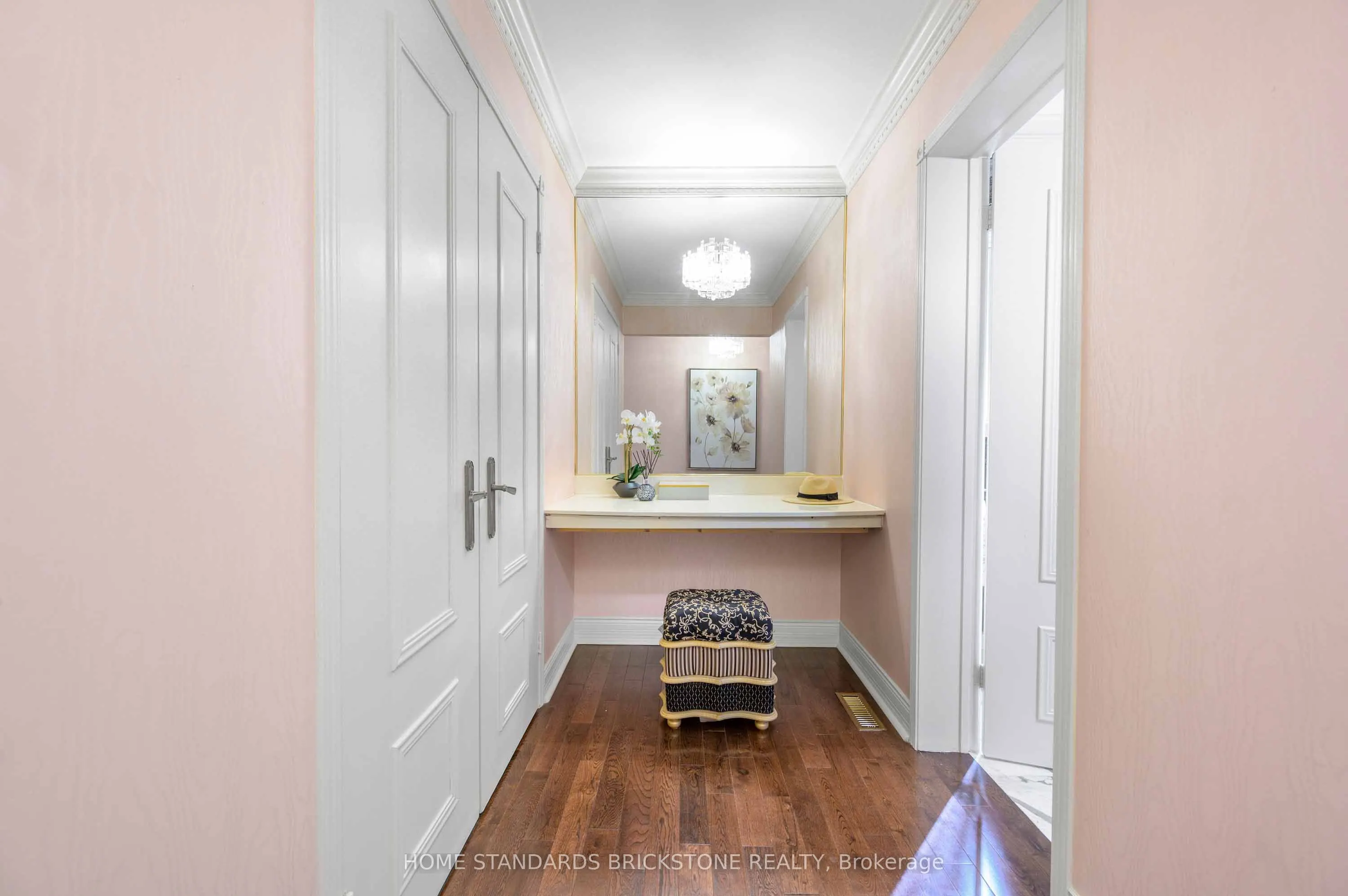 5 POPLAR HEIGHTS Drive