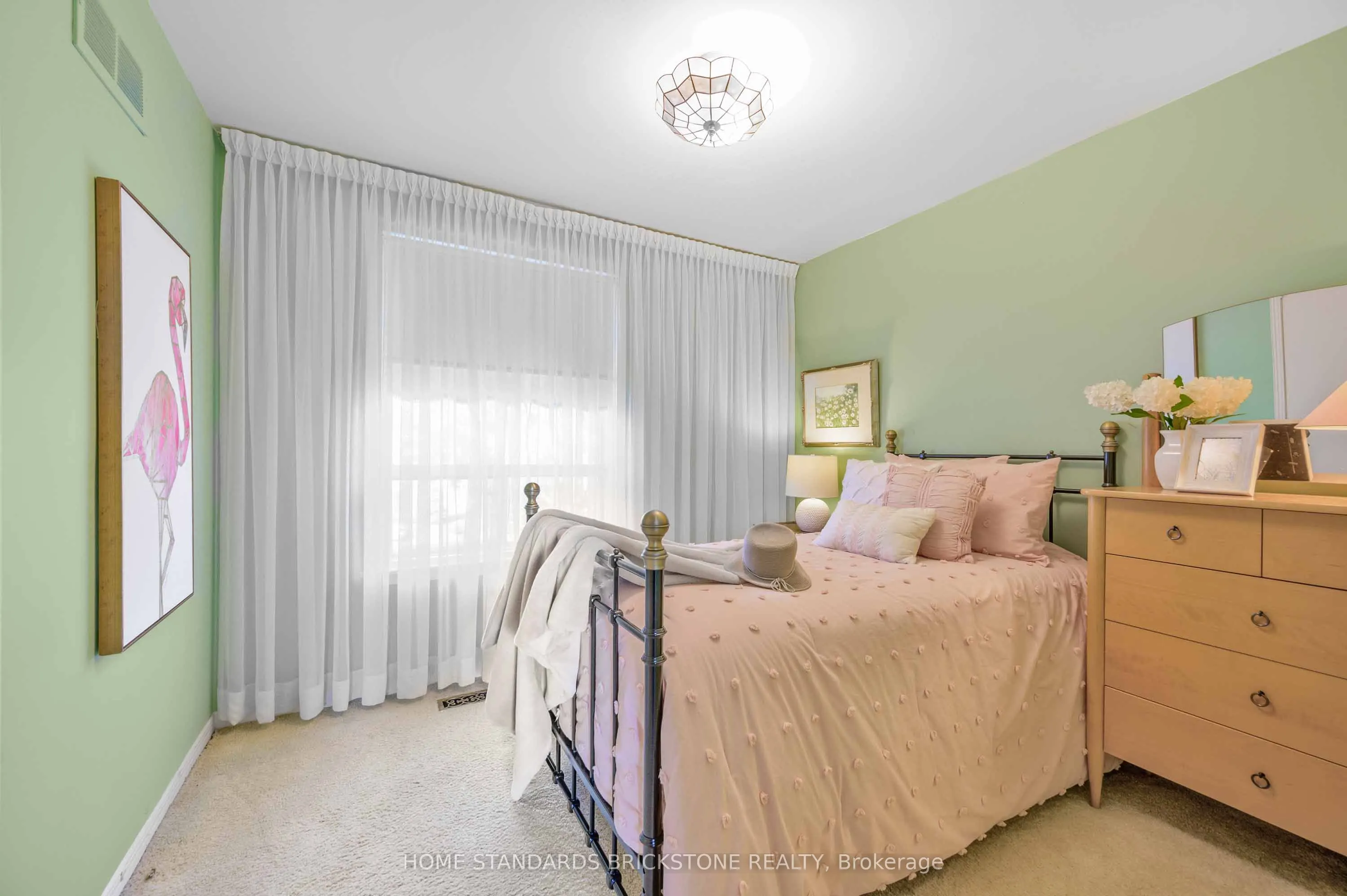 5 POPLAR HEIGHTS Drive