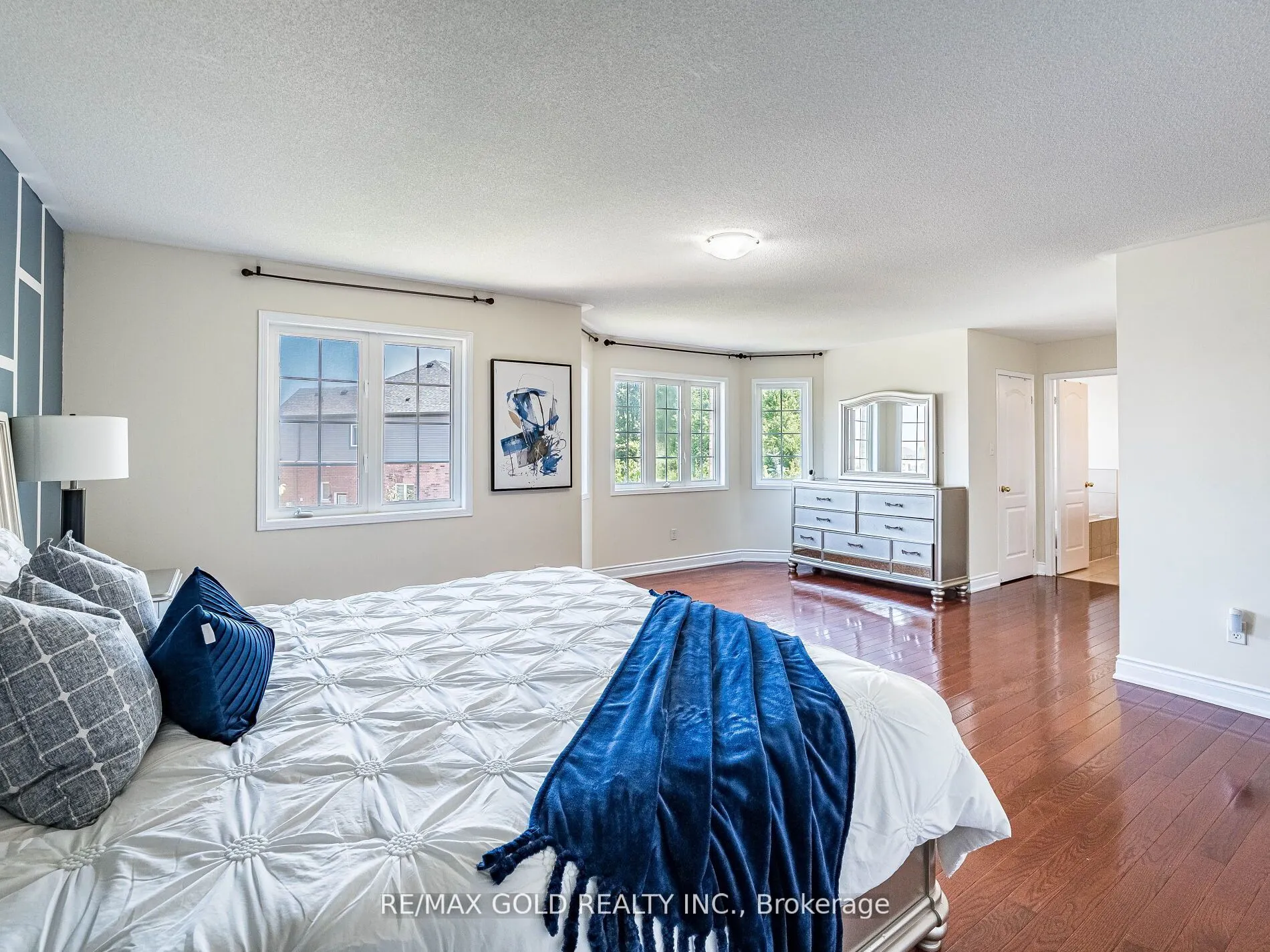36 Treegrove Crescent