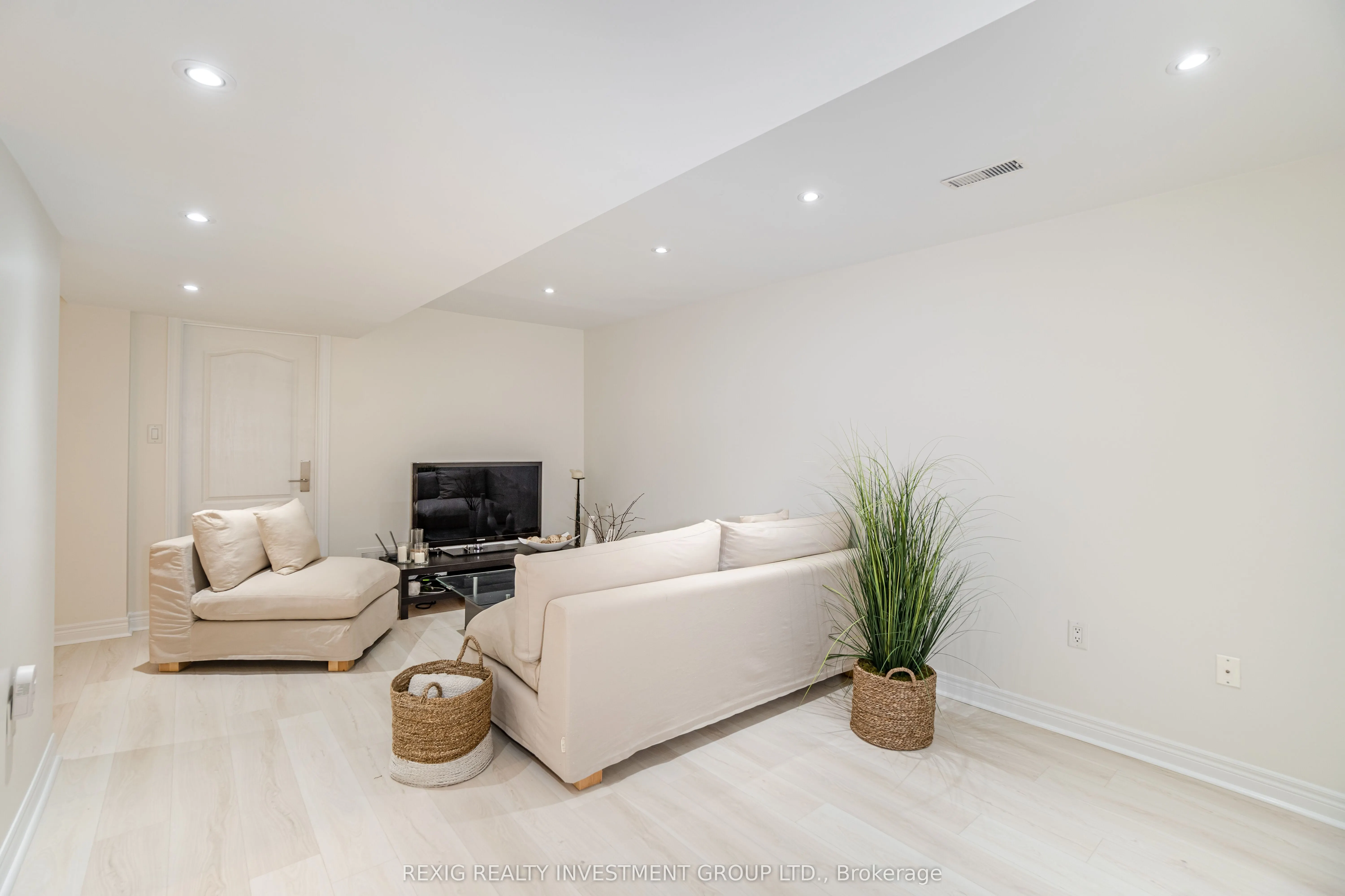 2228 HUMMINGBIRD Way