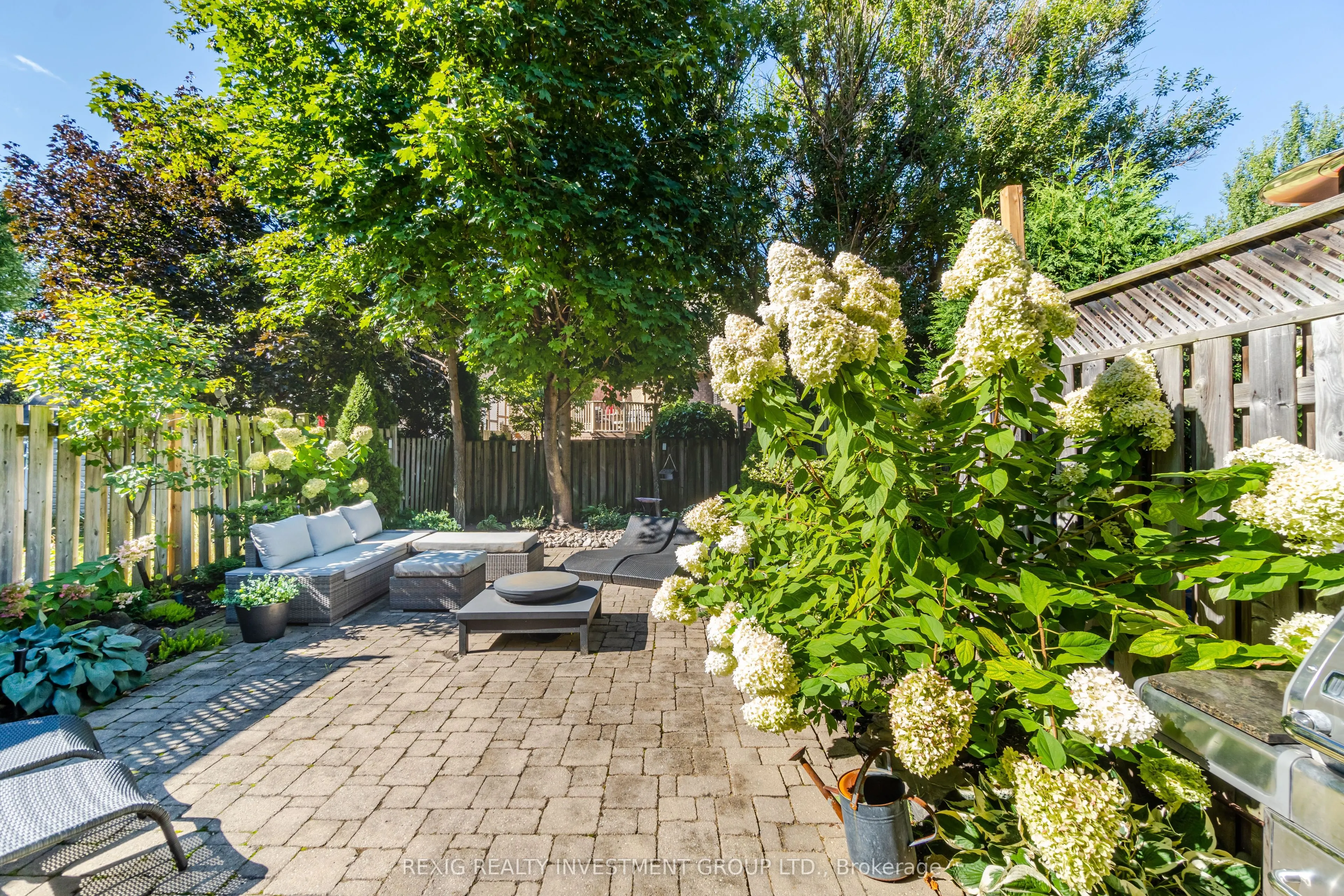 2228 HUMMINGBIRD Way