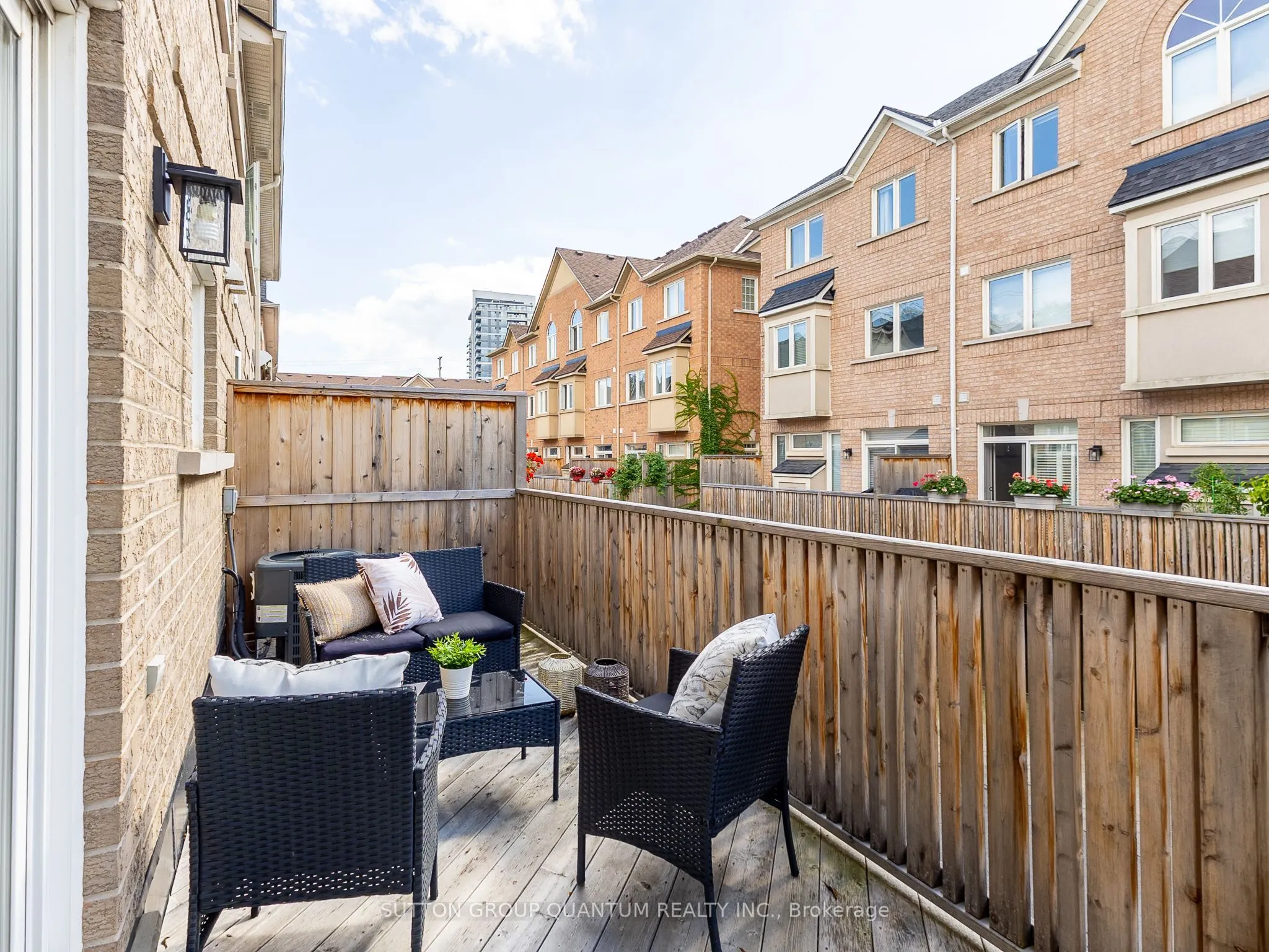 50 Rosewood Avenue, #23