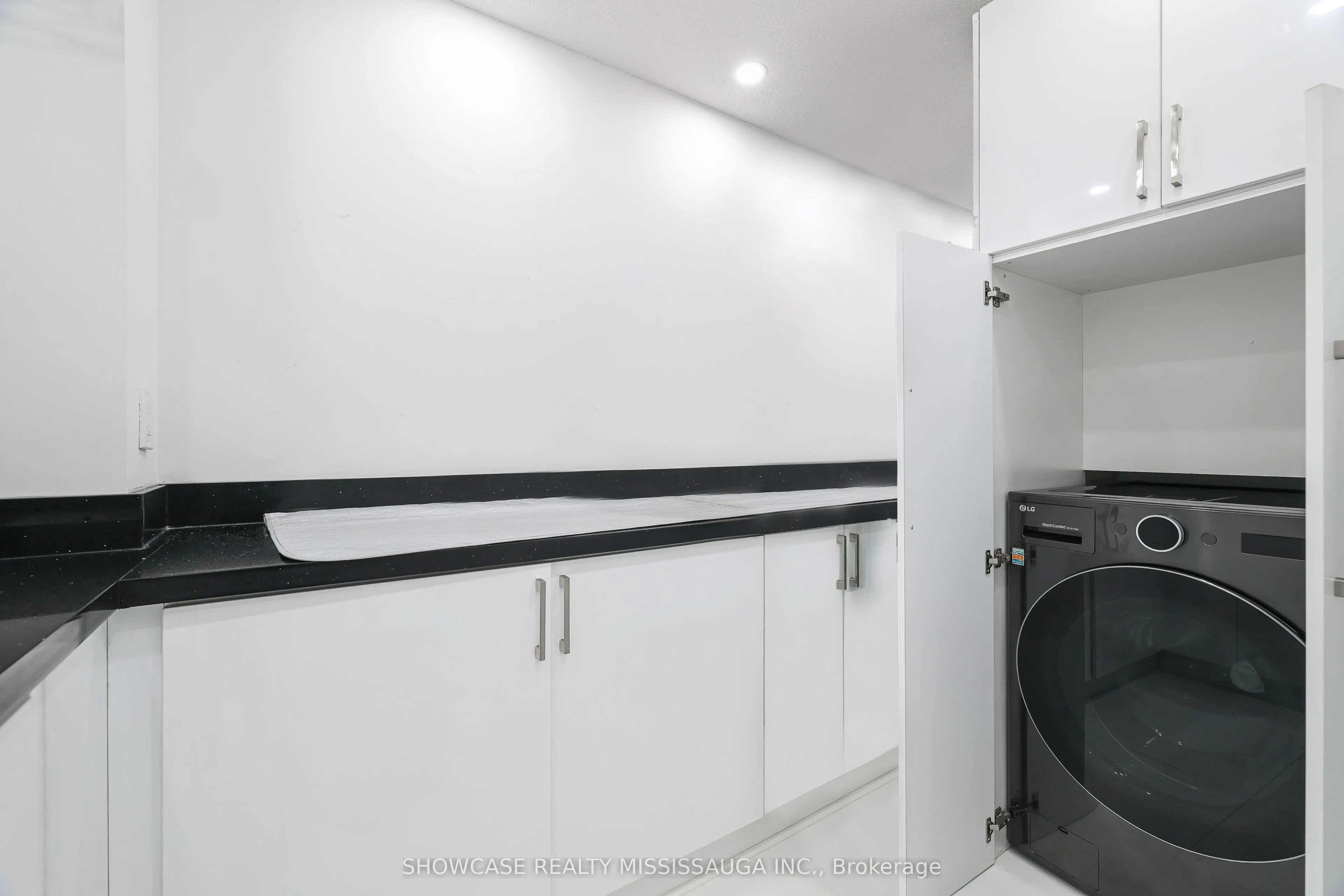 345 Driftwood Avenue, #1208