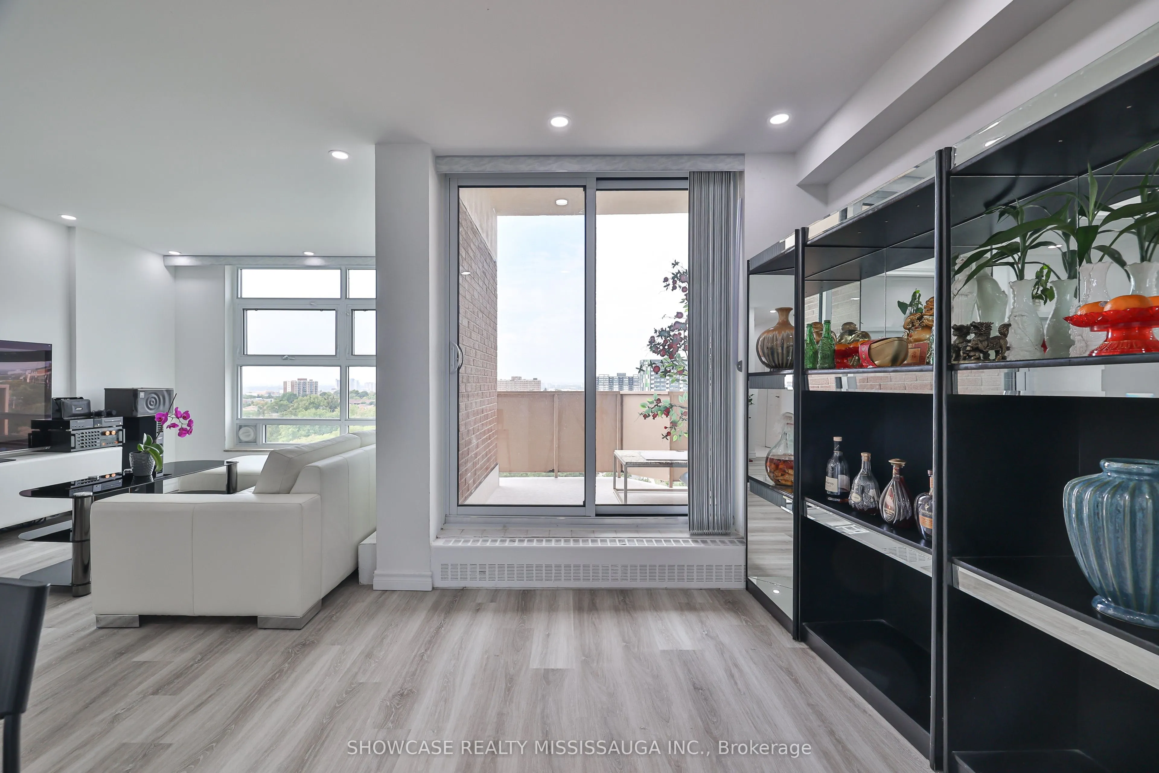 345 Driftwood Avenue, #1208