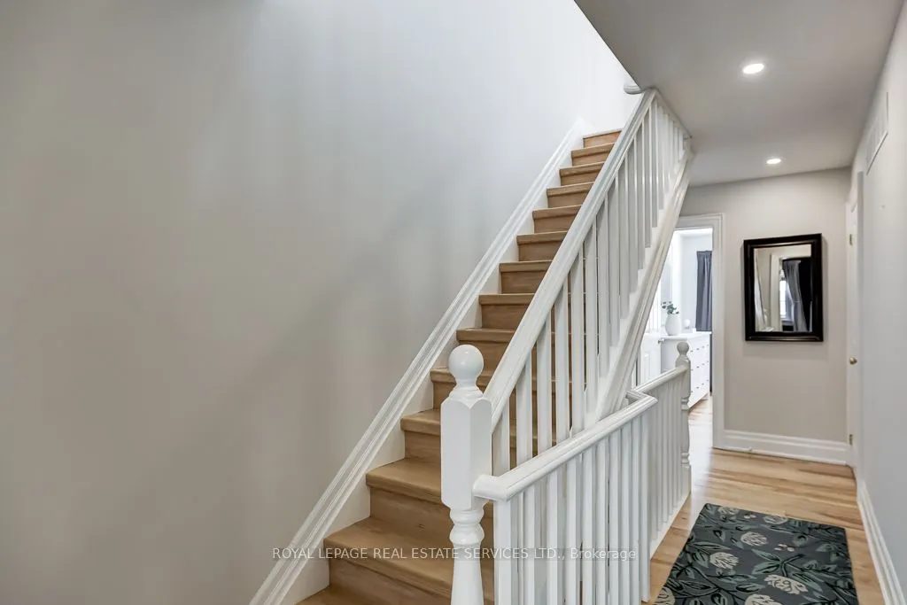 13 Archgate Lane
