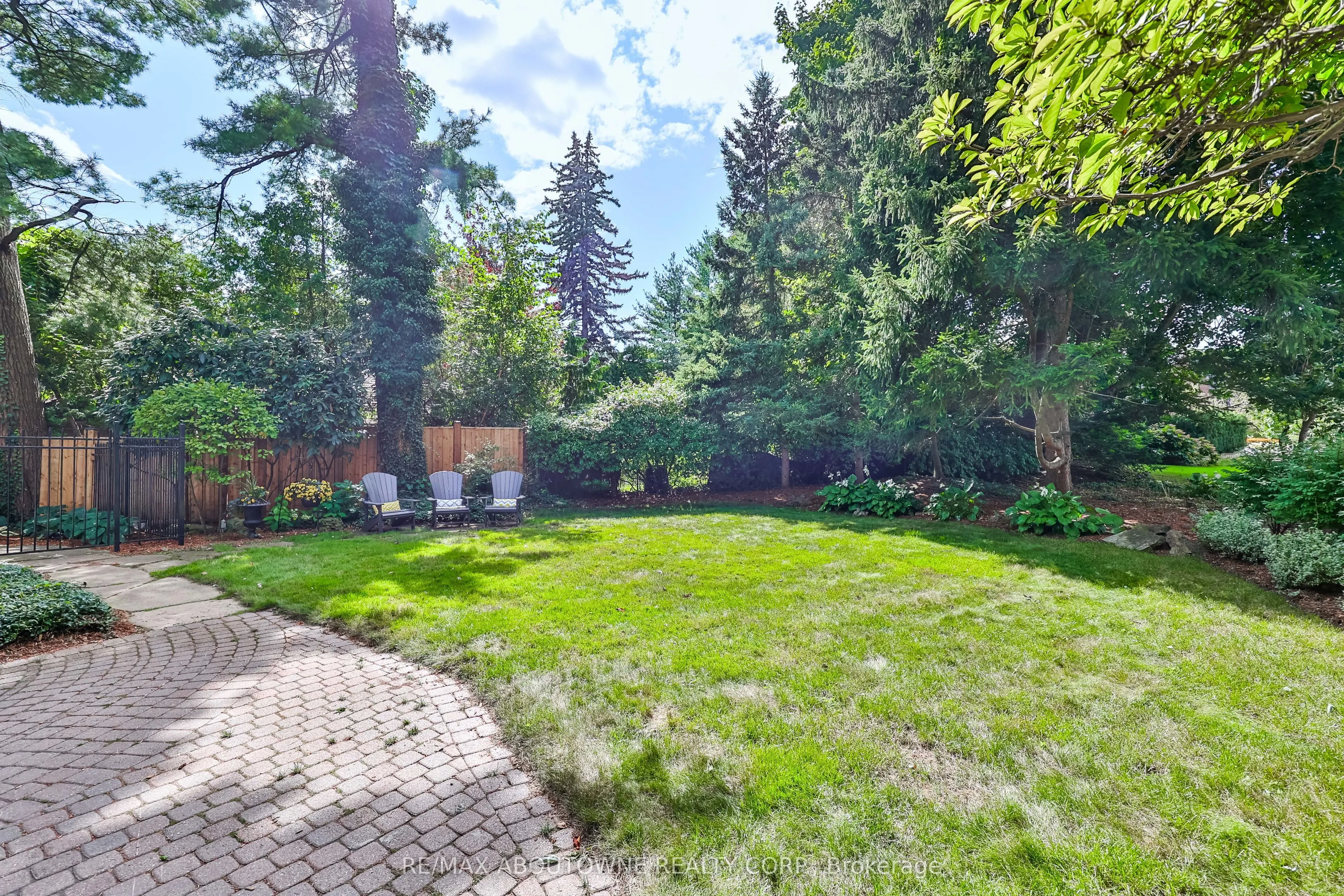 206 Rossmore Boulevard
