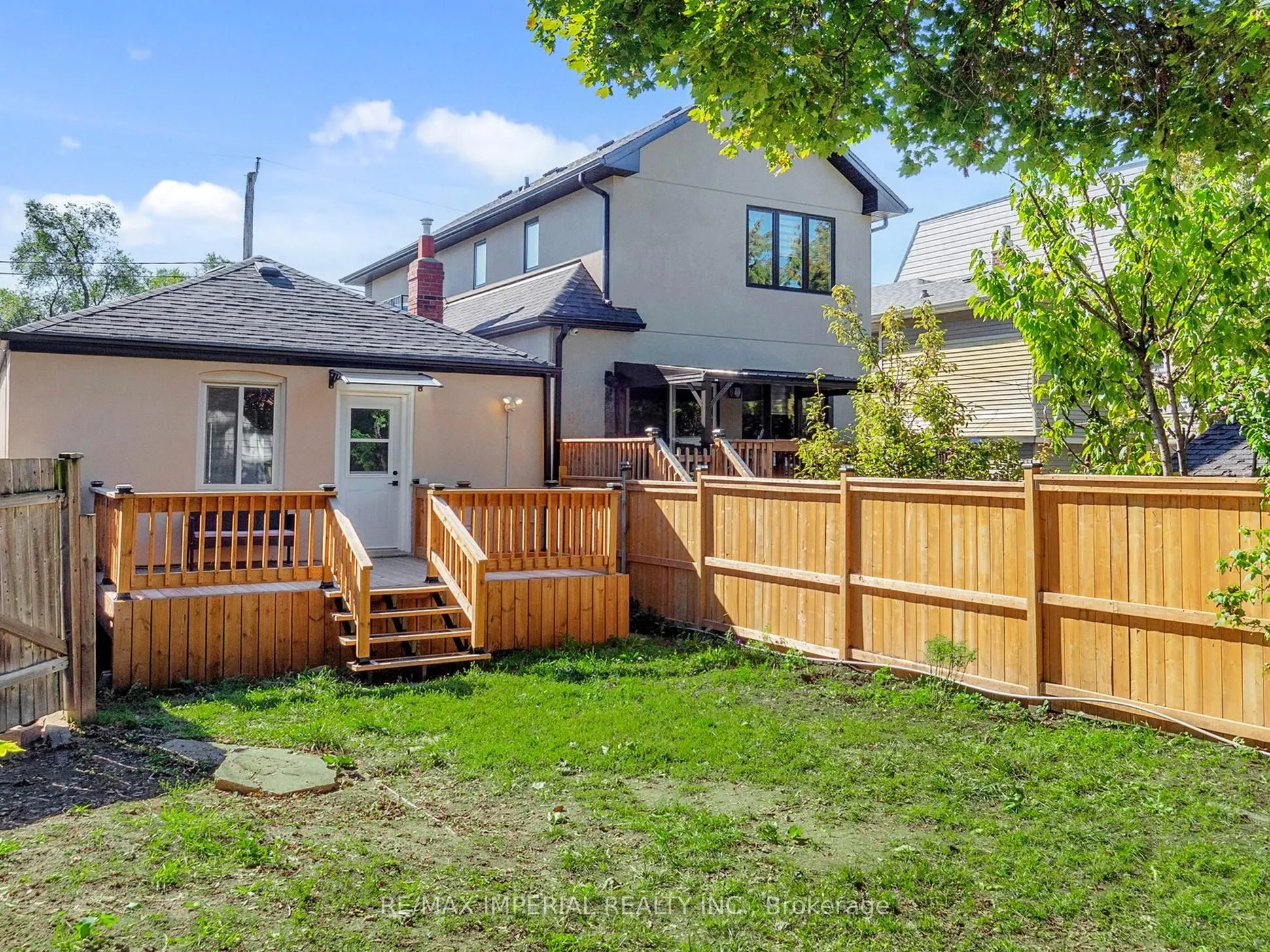 598 Ridelle Avenue