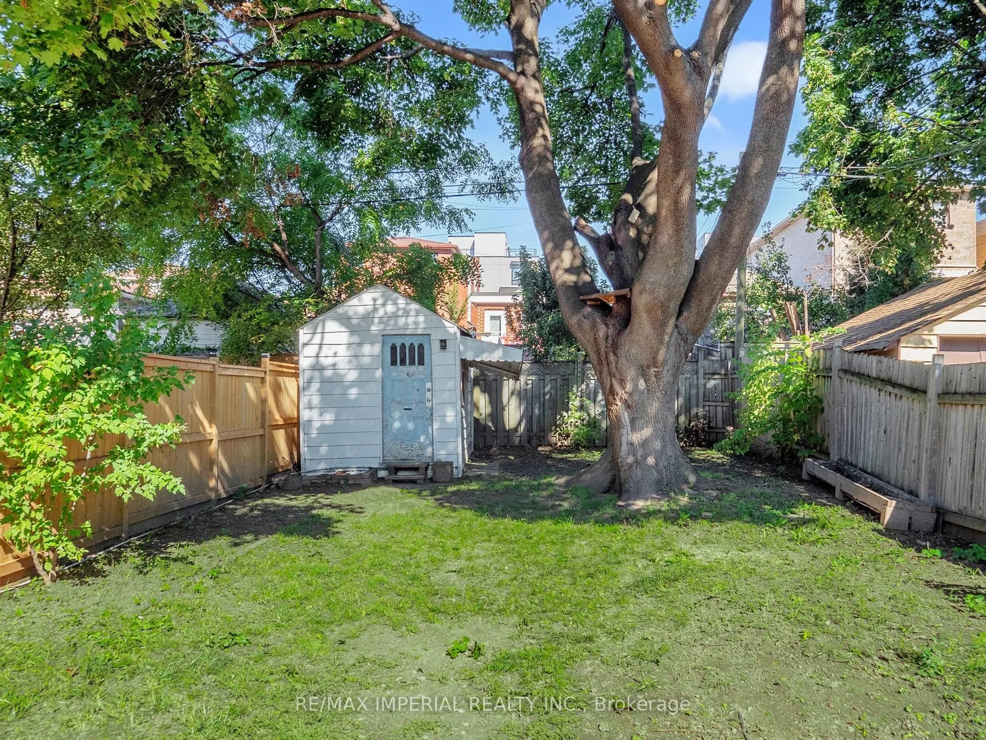 598 Ridelle Avenue