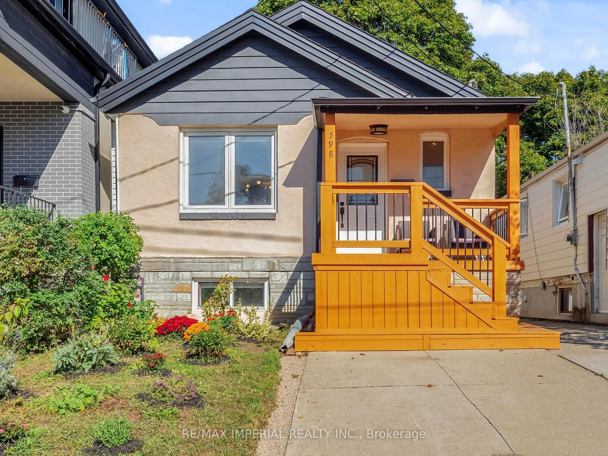 598 Ridelle Avenue