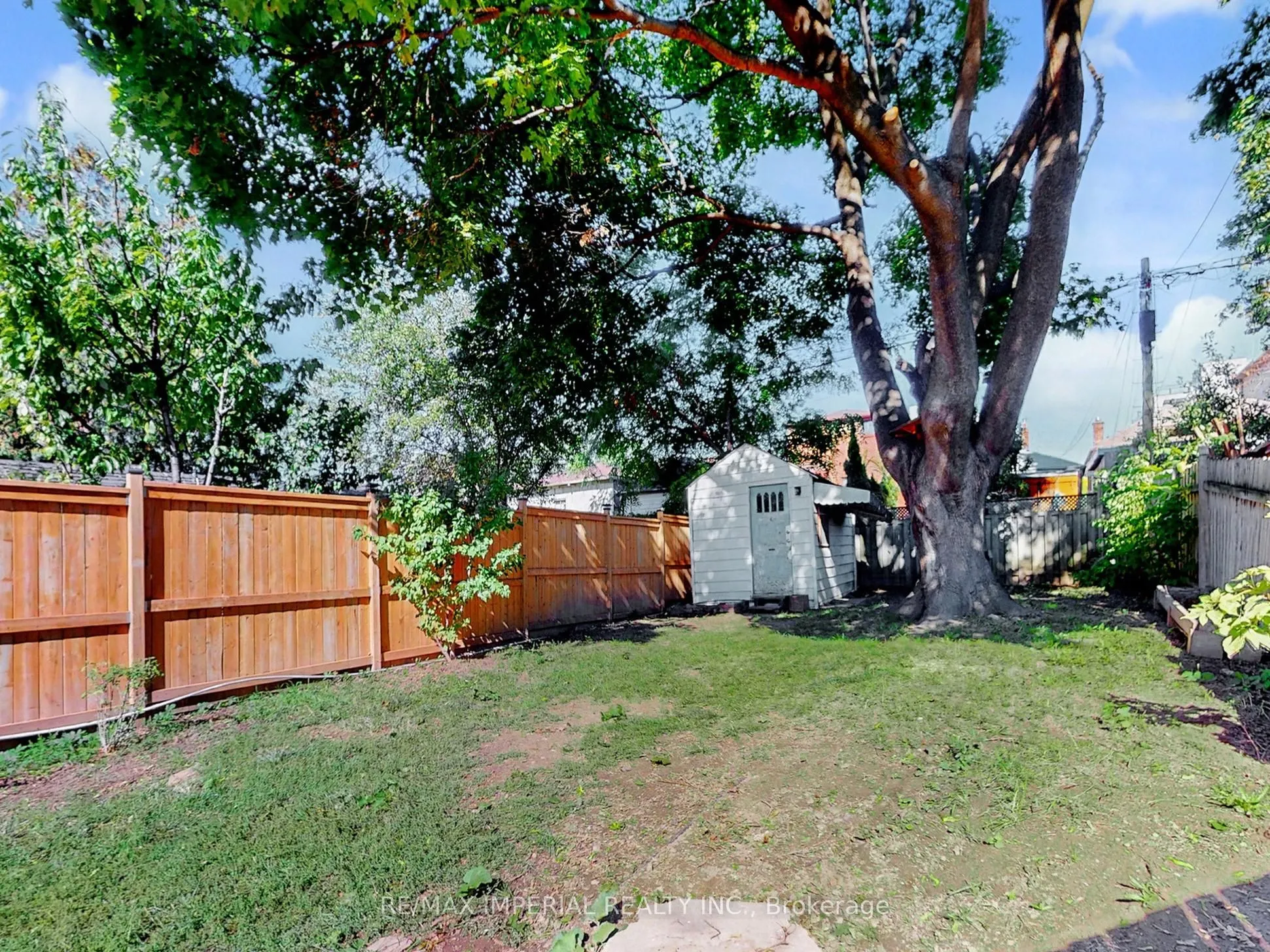 598 Ridelle Avenue