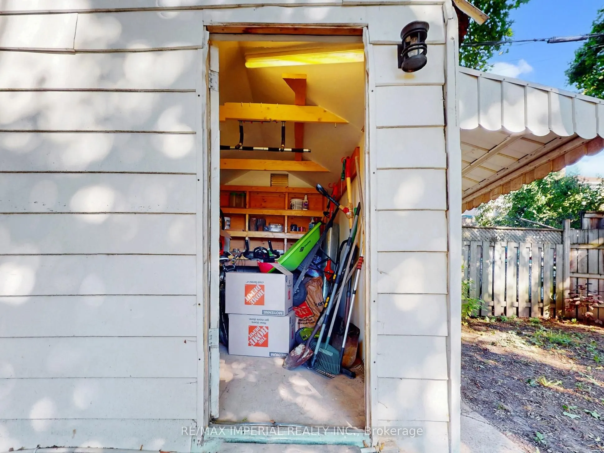 598 Ridelle Avenue