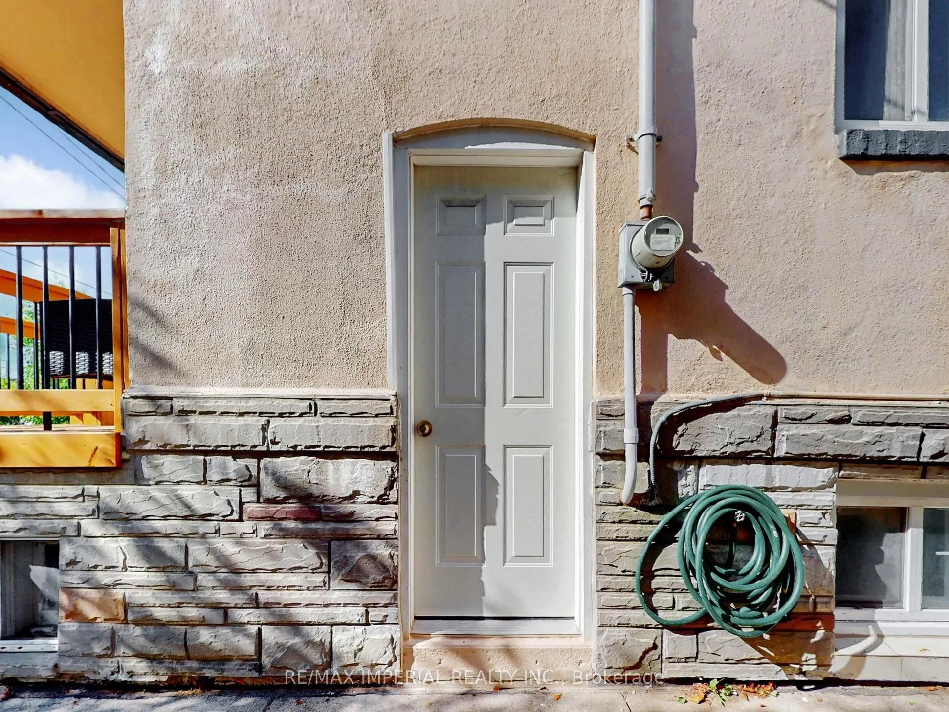 598 Ridelle Avenue