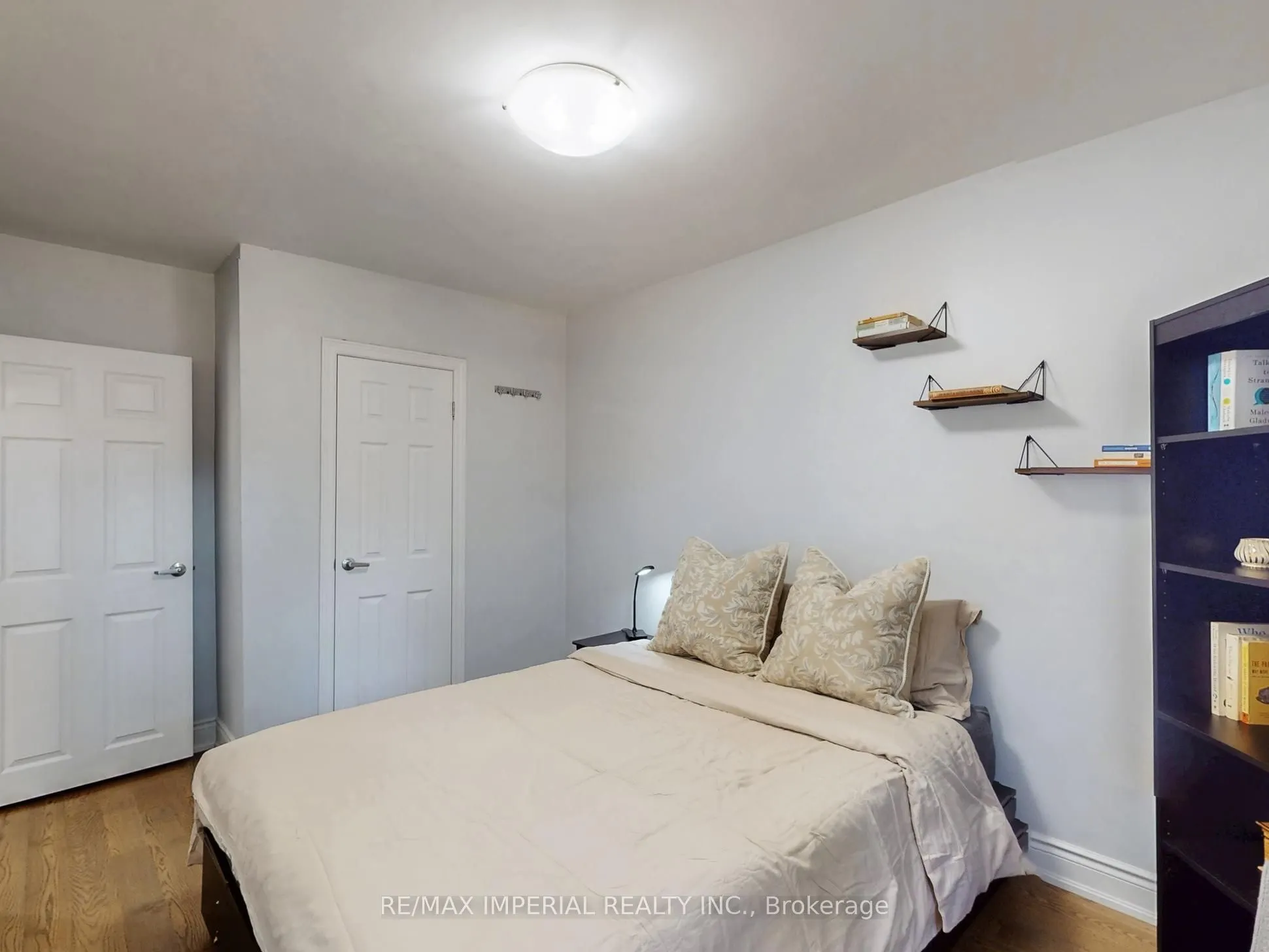 598 Ridelle Avenue