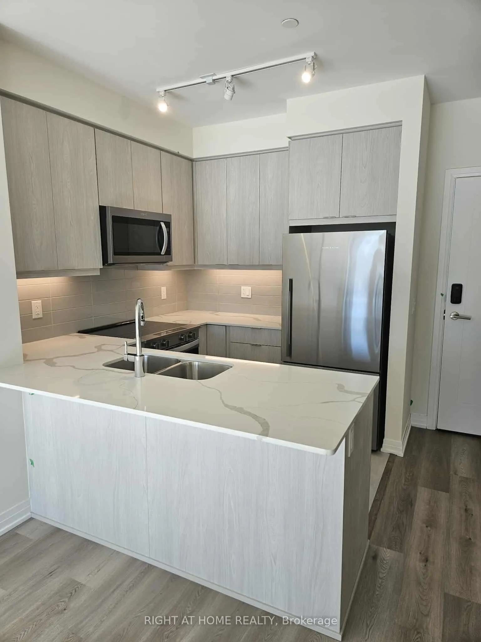 15 Watergarden Drive, #607